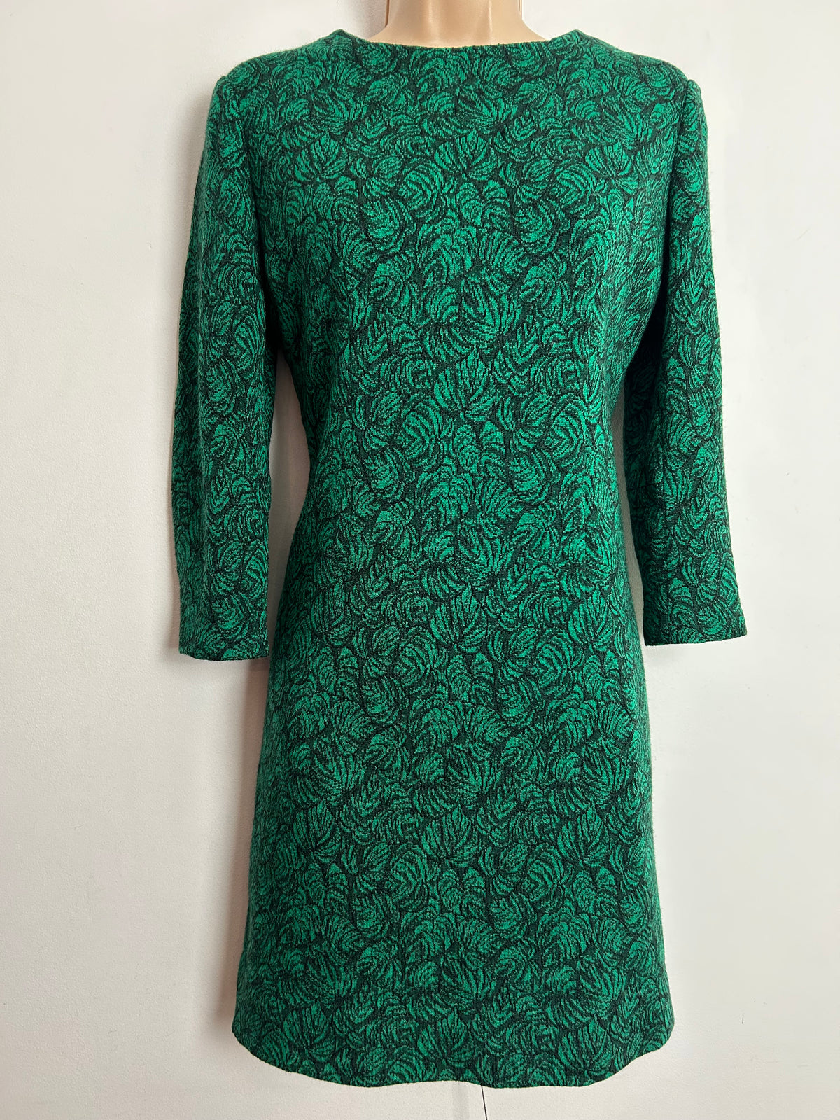 Vintage 1960s UK Size 8-10 Green & Black Leaf Pattern Long Sleeve Jersey Shift Dress