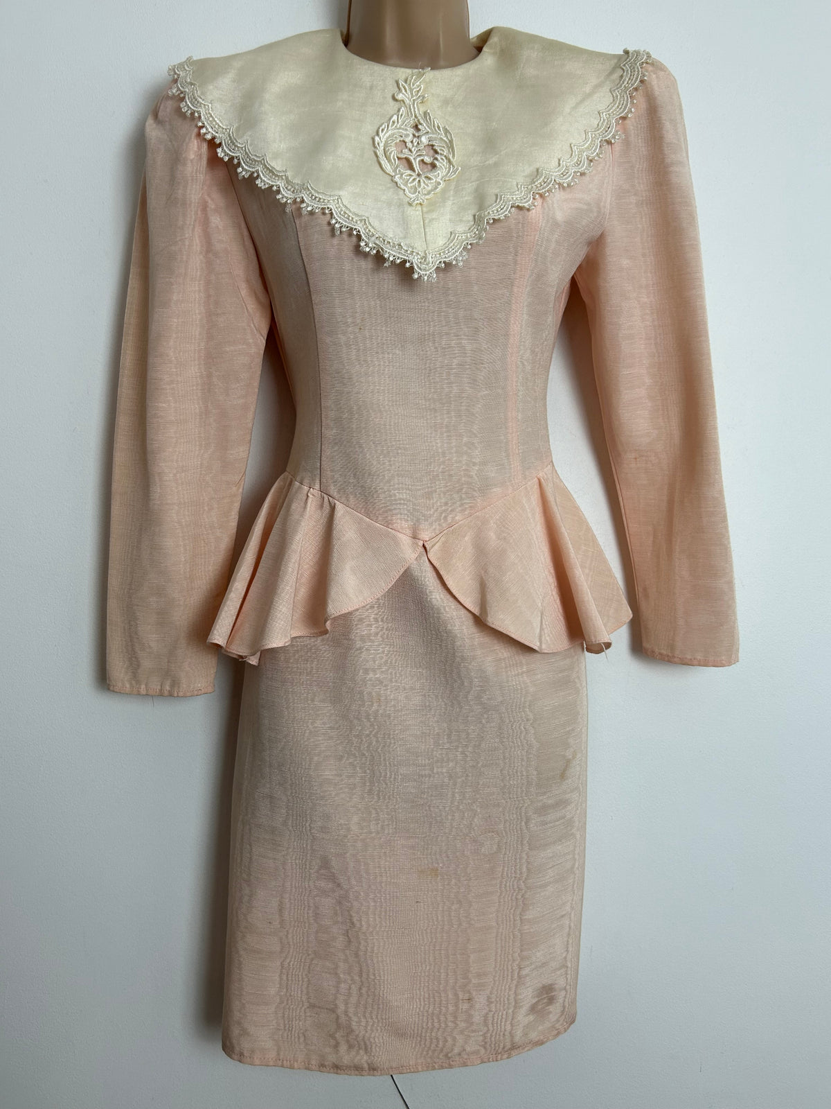 Vintage 1980s GUNNE SAX BY JESSICA McCLINTOCK UK Size 8 Peach Moire Fabric Peplum Lace Collar Dress
