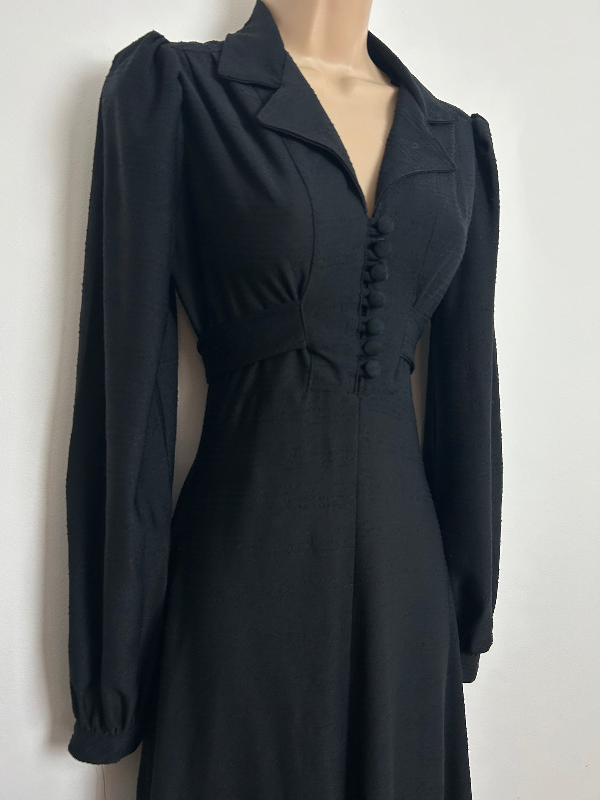Vintage 1970s VAN ALLEN Size 10-12 Classic Black Long Sleeve Tie Back Maxi Dress