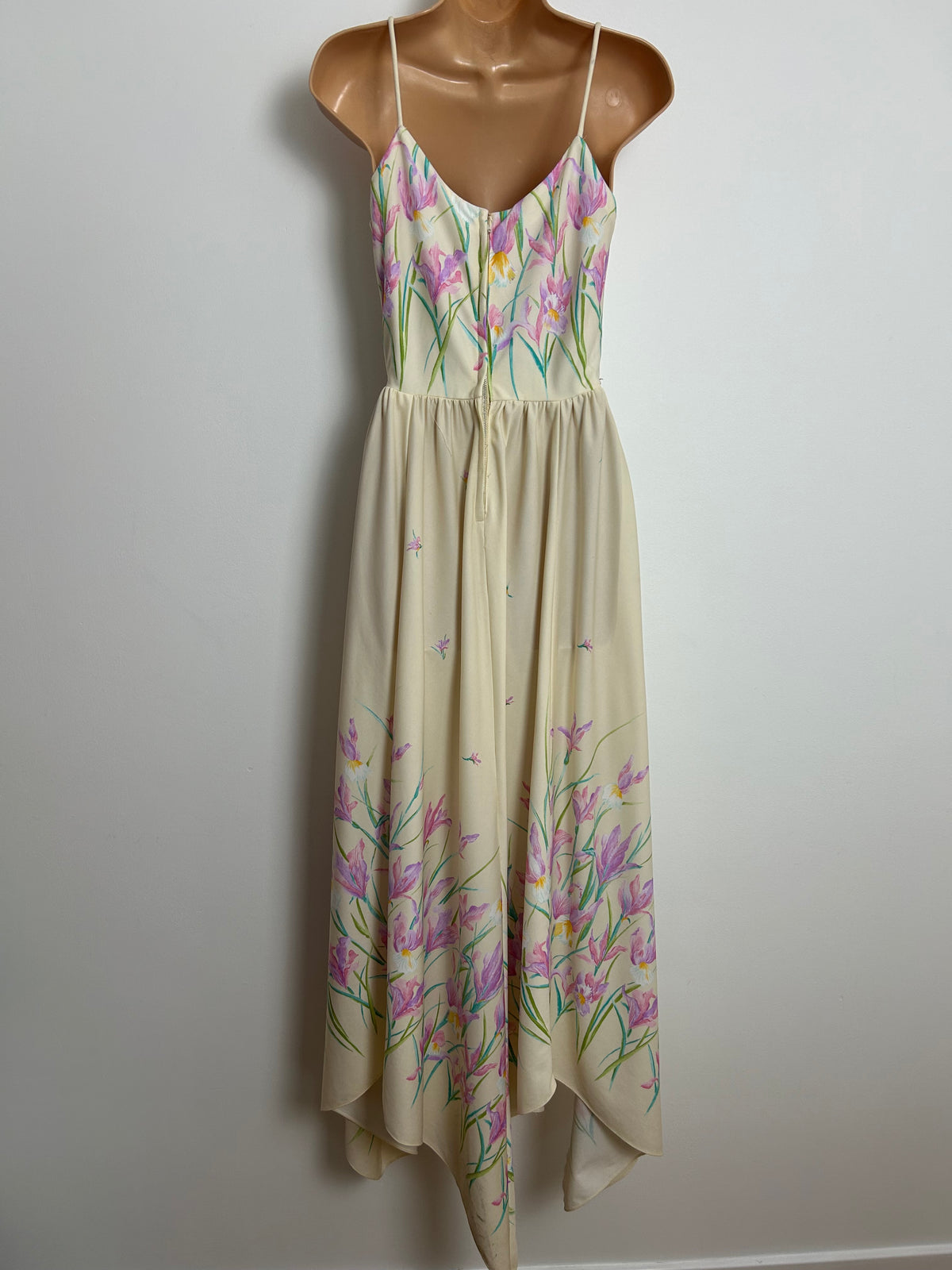 Vintage 1970s Size 6-8 Cream & Pink Iris Print Strappy Handkerchief Hem Summer Maxi Dress