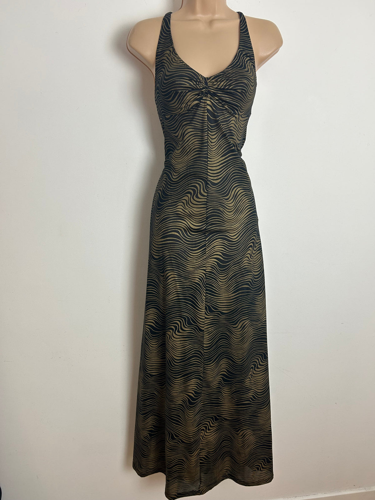 Vintage 1970s Size 6-8 Black & Dark Gold Wavy Stripe Print Open Back Cross Strap Maxi Dress