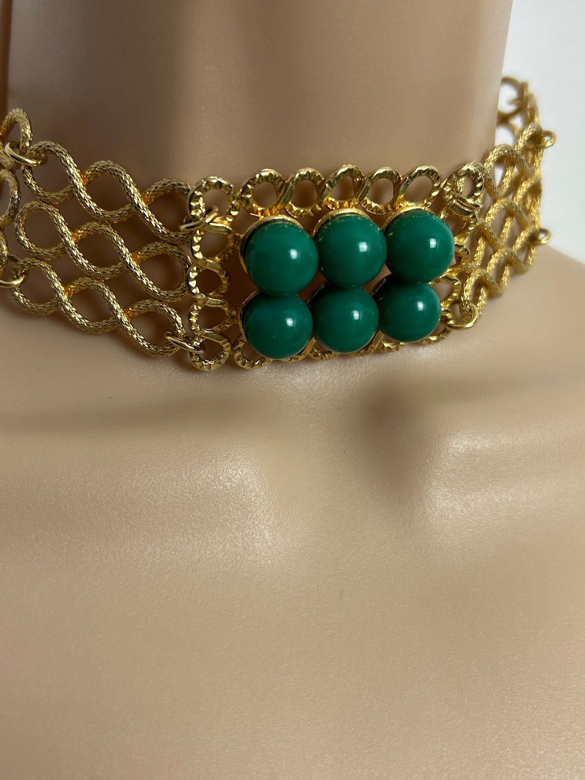 Vintage 1960s Beautiful Gold Tone Panelled Choker Necklace Set With Green Plastic Beads