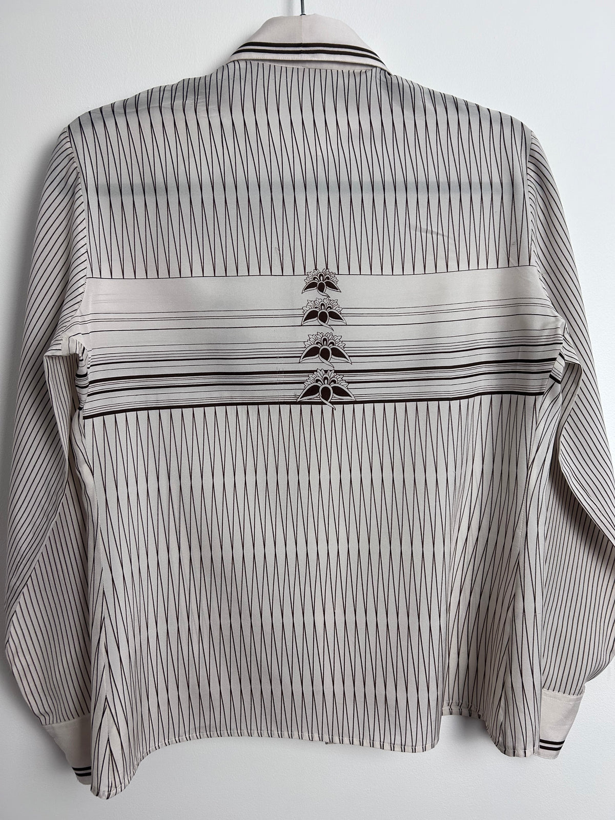 Vintage 1970s CREATIONS HAZAH UK Size 14 Off White & Brown Stripe & Leaf Print Dagger Collar Long Sleeve Shirt