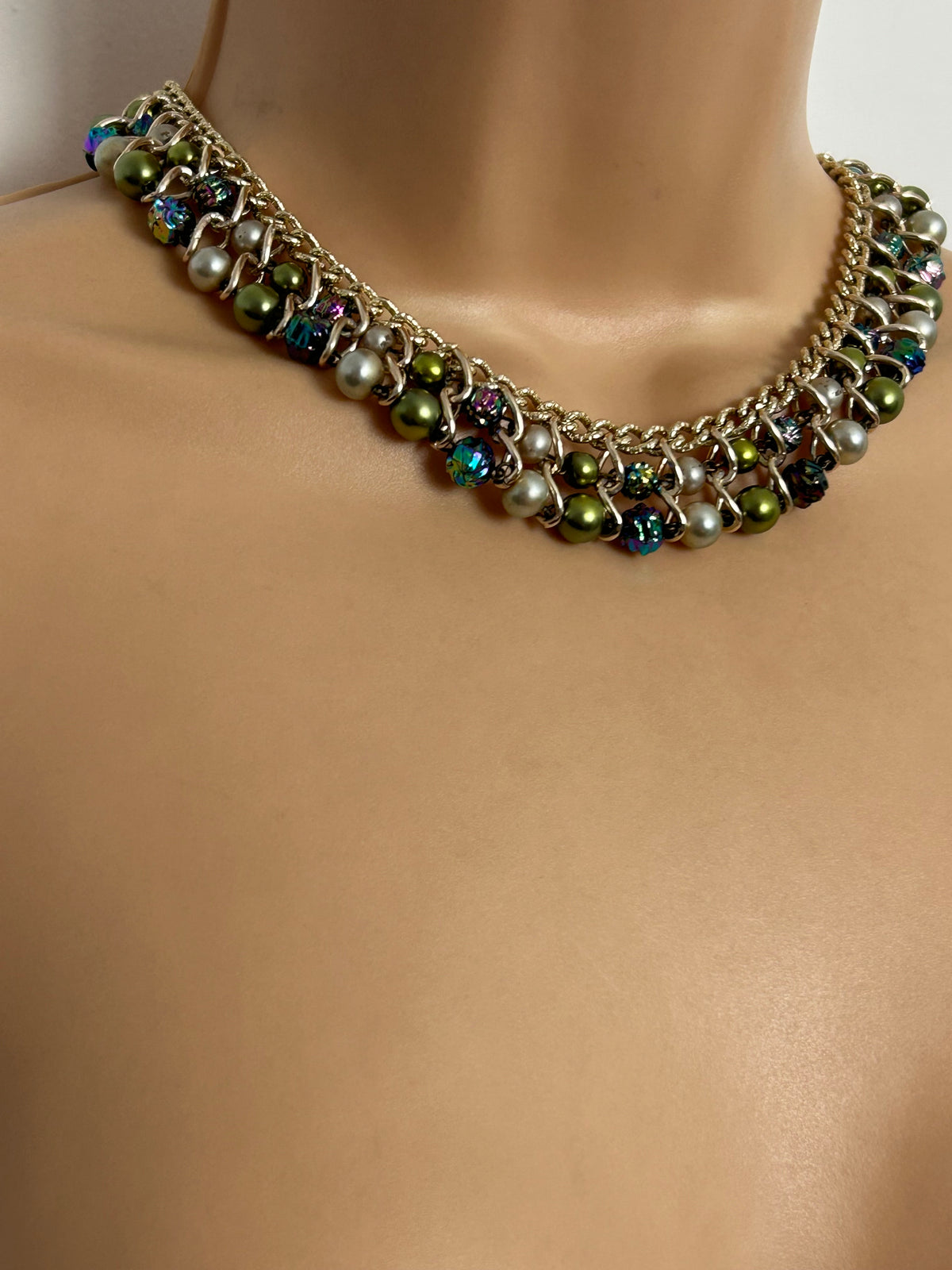 Vintage Late 1950s Gold Tone Faux Pearl & Painted Floral Beaded Choker Necklace