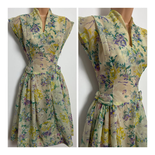 Vintage Early 1950s Size 6 Lightweight Nylon Floral Print Fit & Flare Garden Party Tea Dress