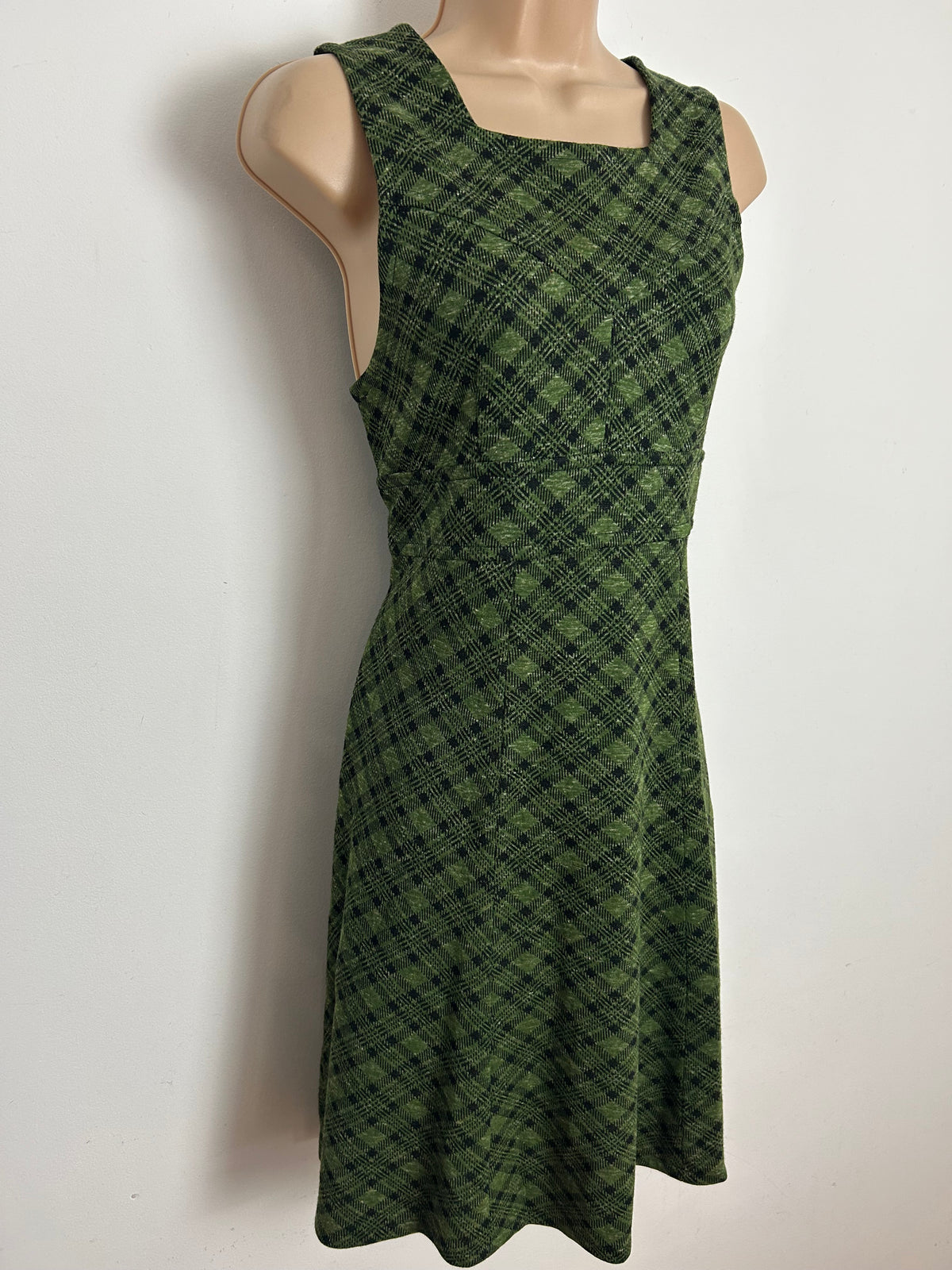Vintage 1960s Size 10 Green & Black Tartan Check Jersey Mod Shift Dress