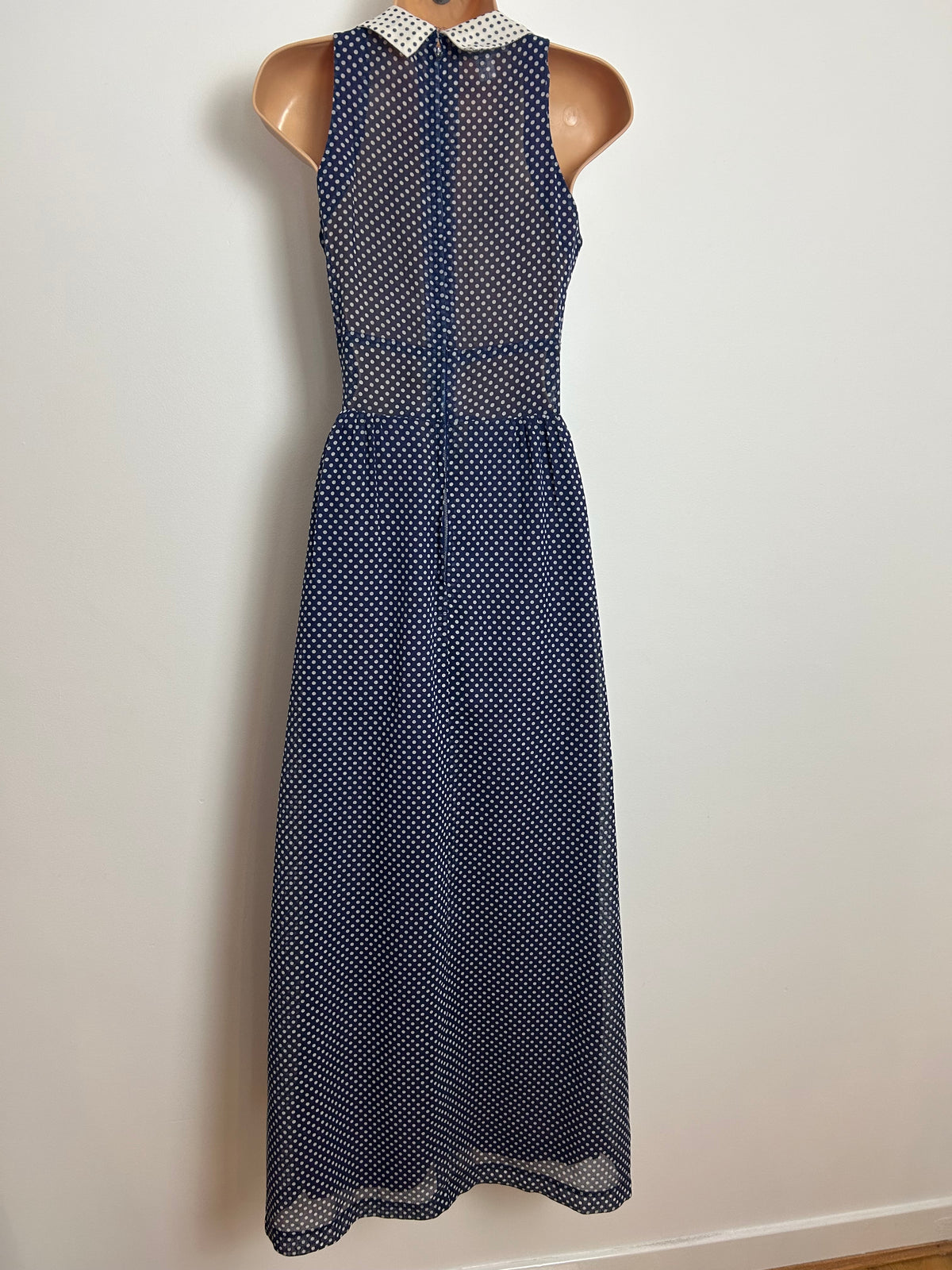 Vintage 1970s WENDY Size 6 Navy Blue & White Polka Dot Wide Collar Pussy Bow Maxi Dress