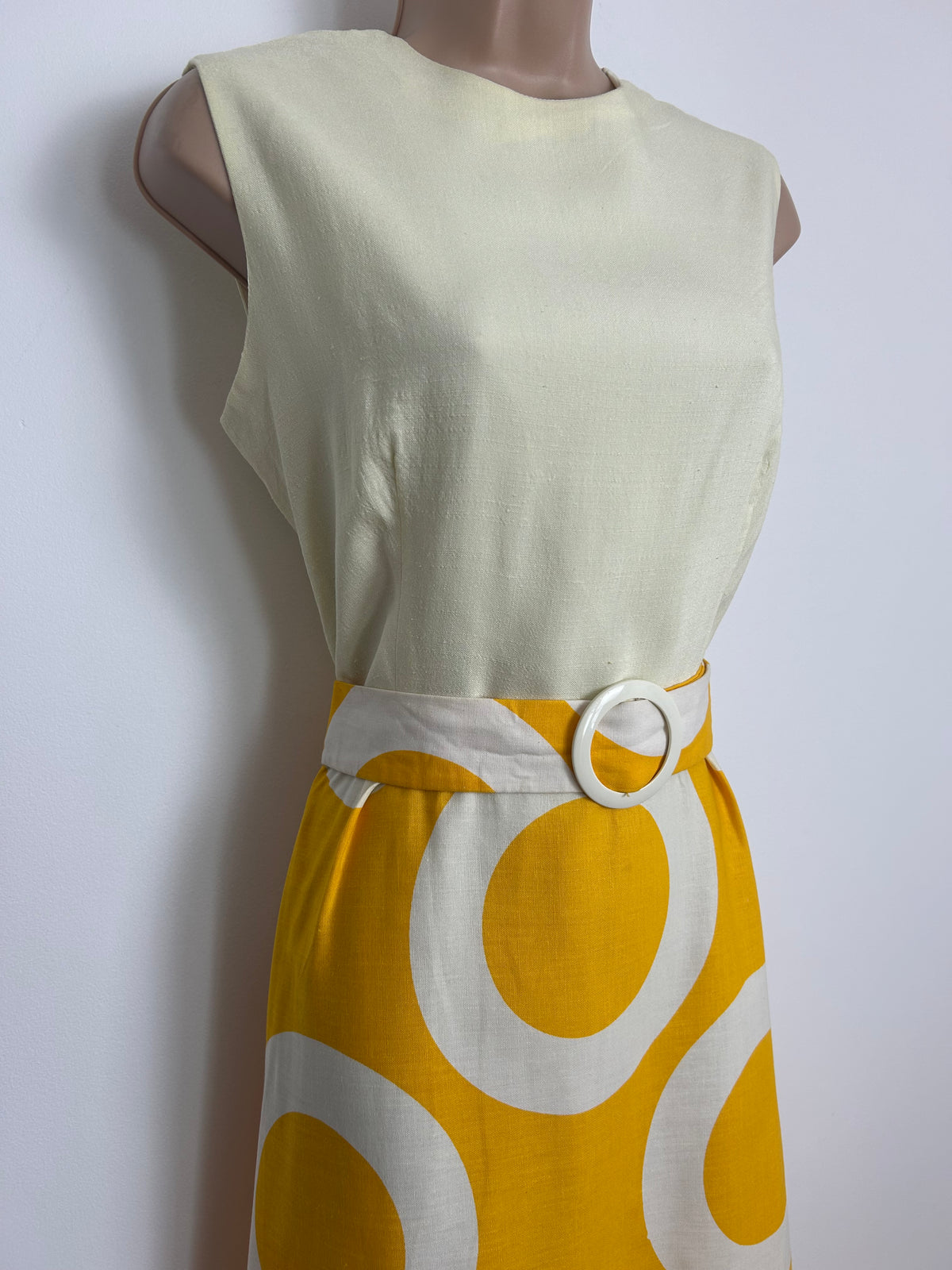 Vintage 1970s CAPRICCIOS BYROTER OF LONDON Size 10 Yellow White & Very Pale Lemon Circle Print Belted Maxi Dress