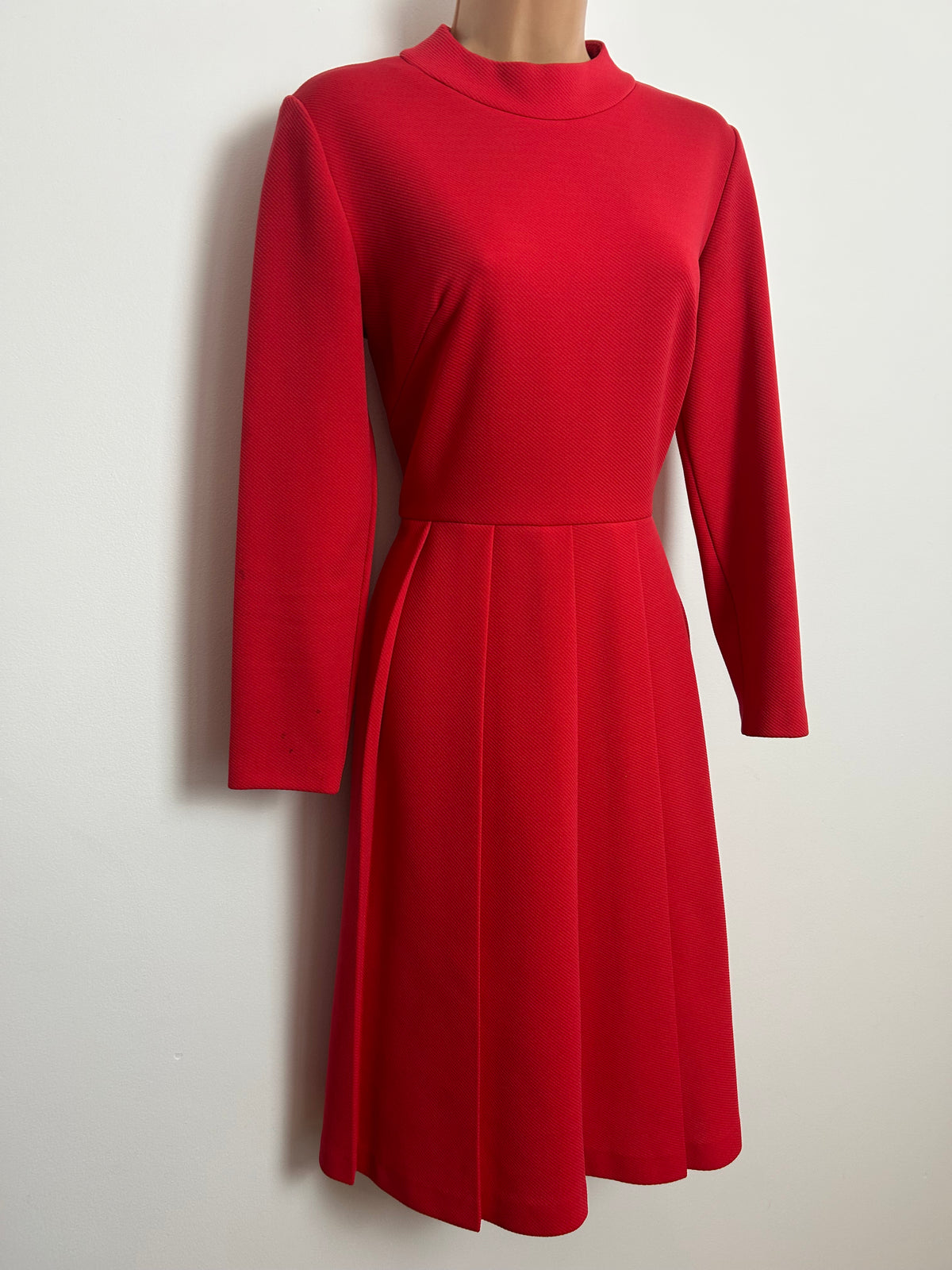 Vintage 1960s RICHARD STUMP Size 8 Raspberry Pinky Red Long Sleeve Pleated Mod Dress