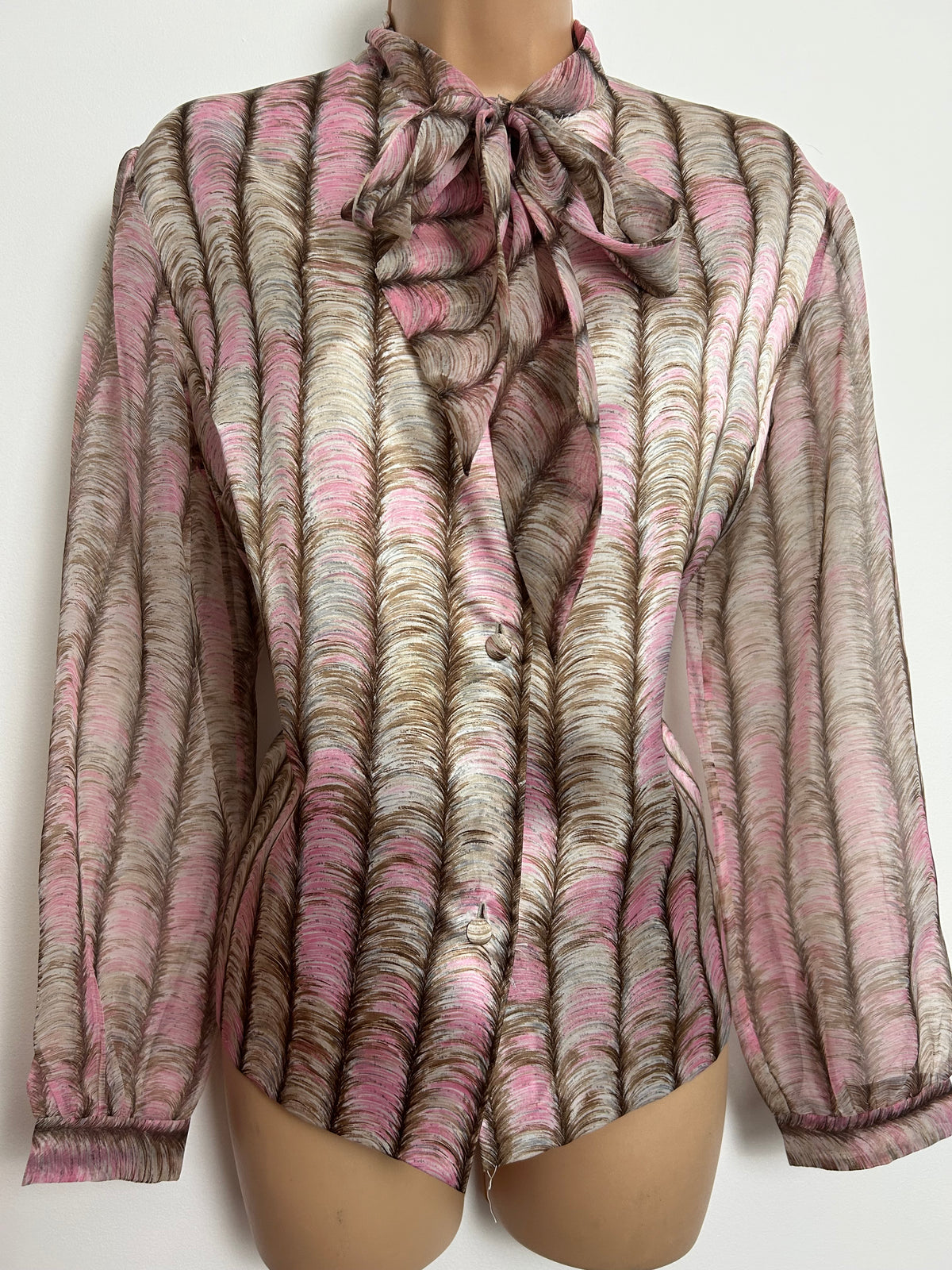 Vintage Early 1980s Size 14-16 Pink Brown & Off White Scallop Print Pussy Bow Long Sleeve Blouse