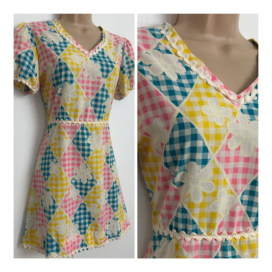 Vintage 1960s Size 10 Blue Pink Yellow & White Check & Daisy Floral Print Ric Rac Trim Mini Mod Dolly Dress