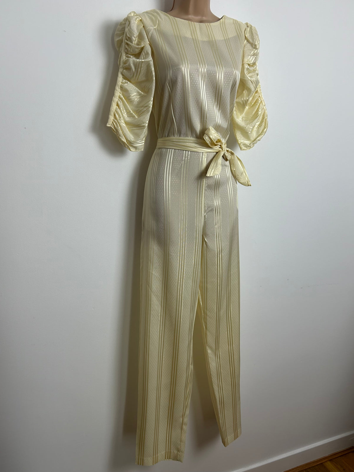 Vintage 1980s Size 8-10 Cream Stripe & Spot Pattern Belted Ruched Sleeve Jumpsuit