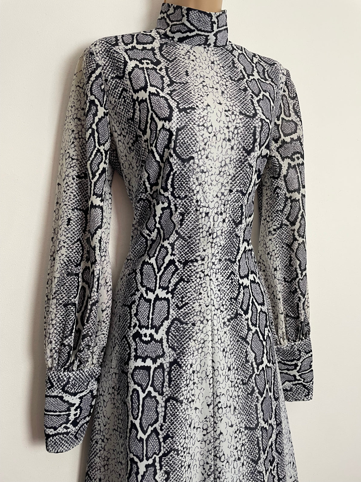 Vintage 1970s UK Size 10 Grey & White Tones Snakeskin Reptile Print Long Sleeve Maxi Dress