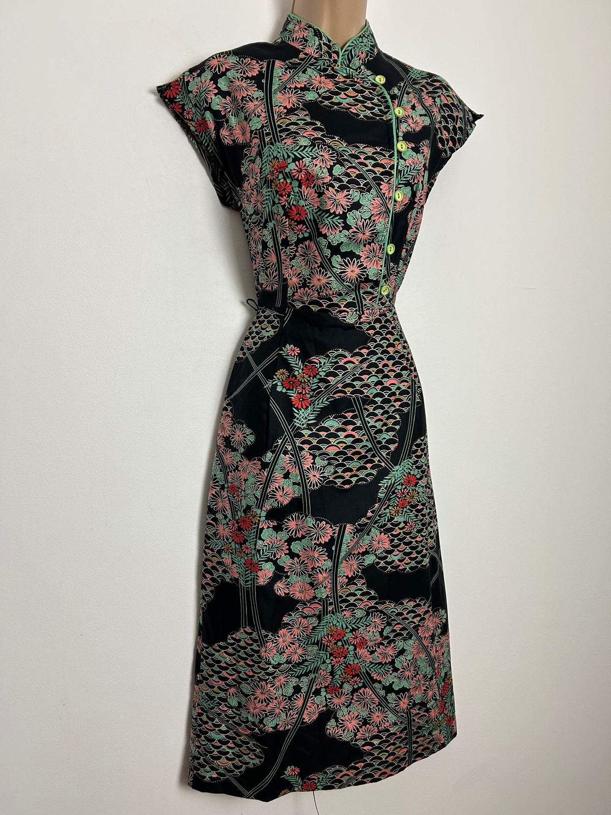 Vintage 1970s Size 6 Pretty Black Pink & Mint Green Japanese Print Cotton Day Dress