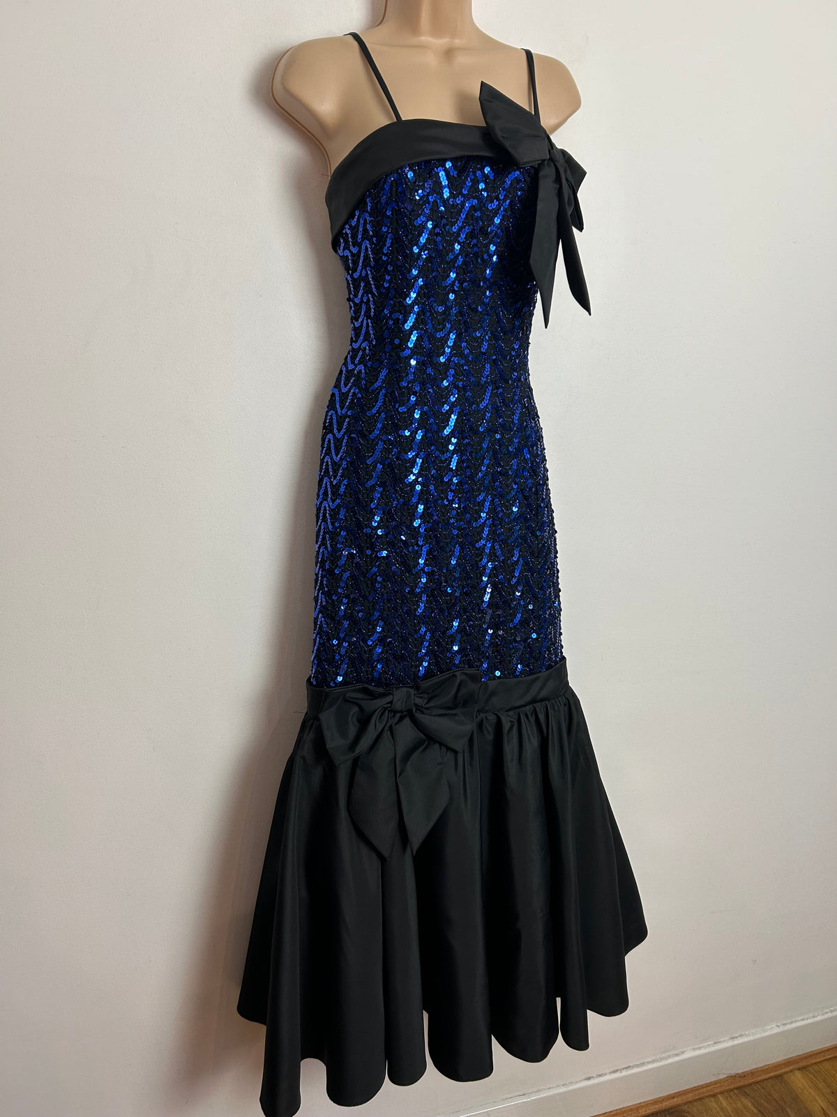 Vintage Early 1980s JOHN CHARLES UK Size 8-10 AMAZING Black & Blue Sequin & Bead Detail Full Length Cocktail Gown