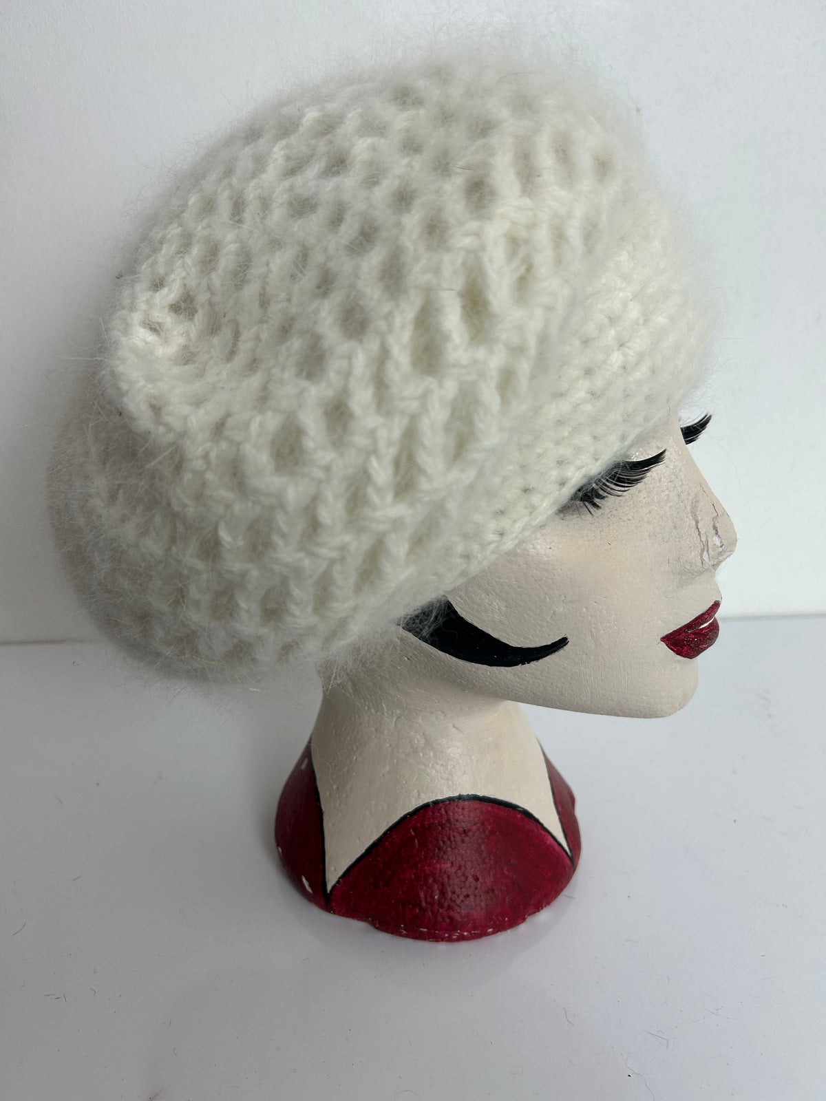 Vintage 1970s Winter White Chunky Knit Fab Angora Mix Beret Or Beanie Style Hat