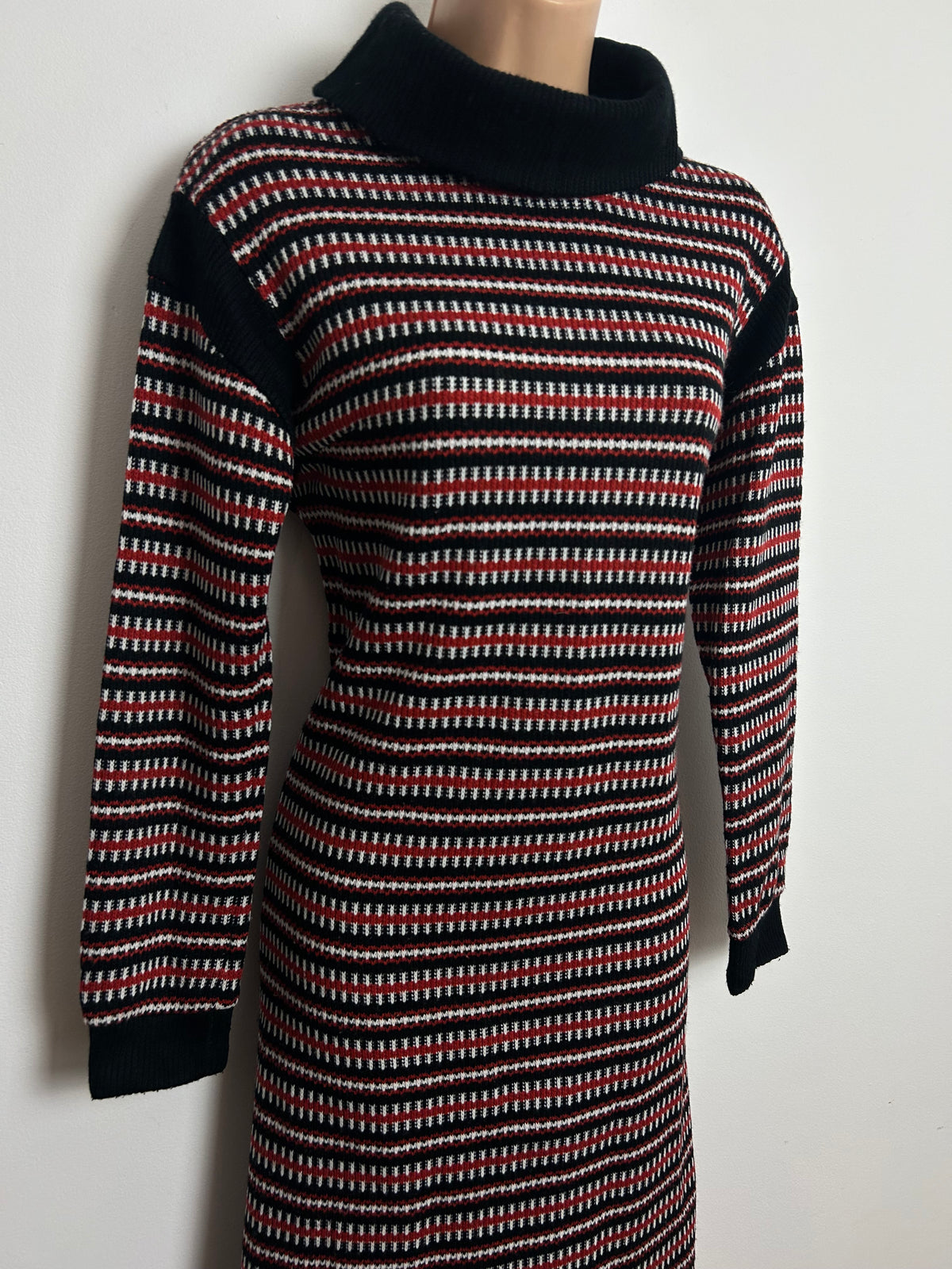 Vintage Late 1970s ST MICHAEL Size 14-16 Black Red & White Stripe Knitted Long Sleeve Shift Jumper Style Dress