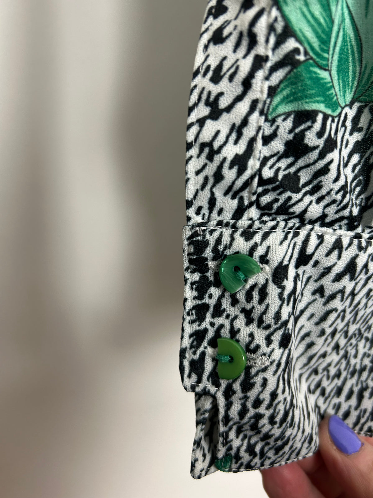 Vintage 1980s BARUCH Size 12 Black White & Green Animal Print With Leaves Open Front Cover Up Shirt