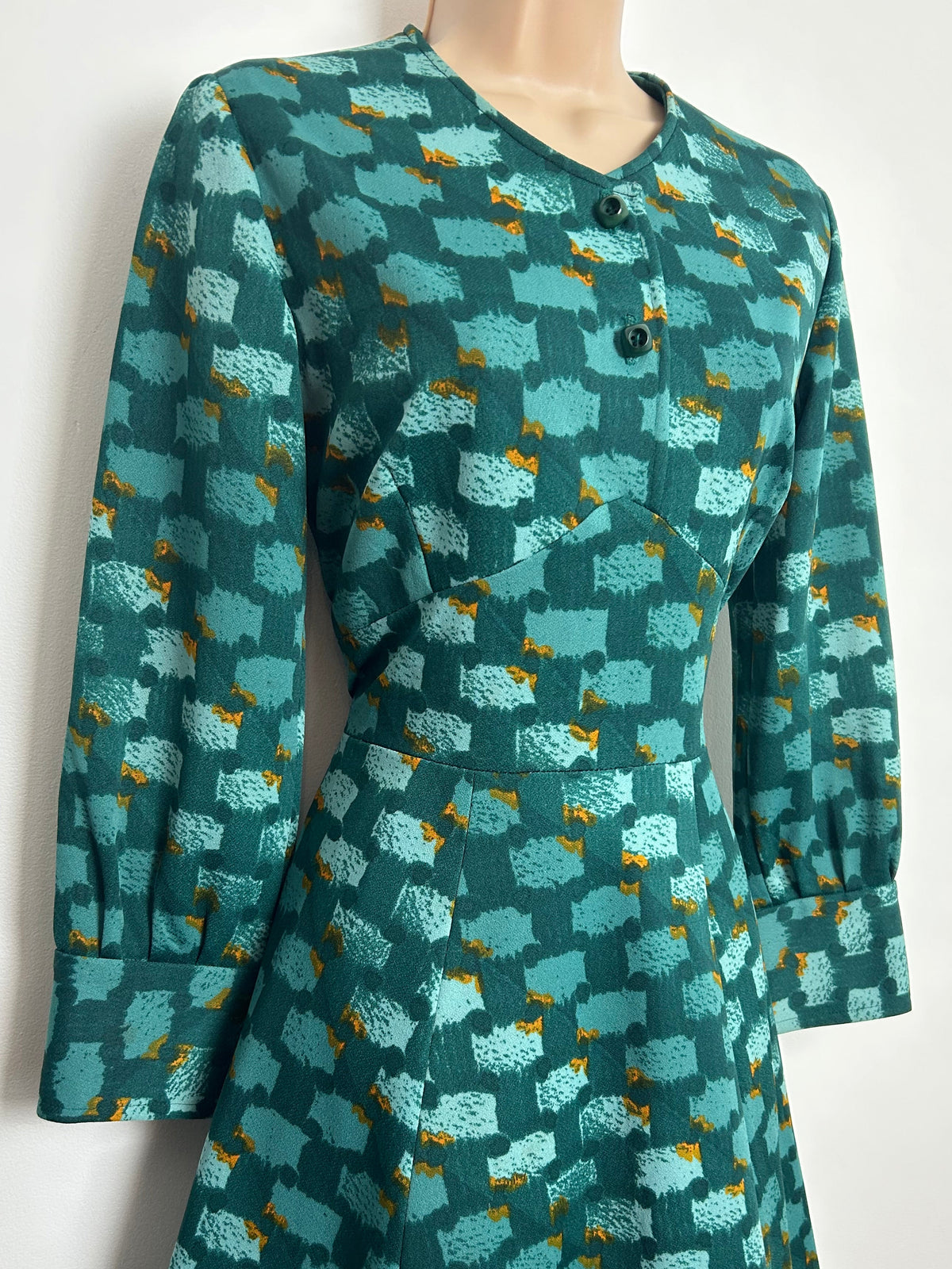 Vintage Late 1960s Size 10 Teal Abstract Print Long Sleeve Fit & Flare Mod Dress