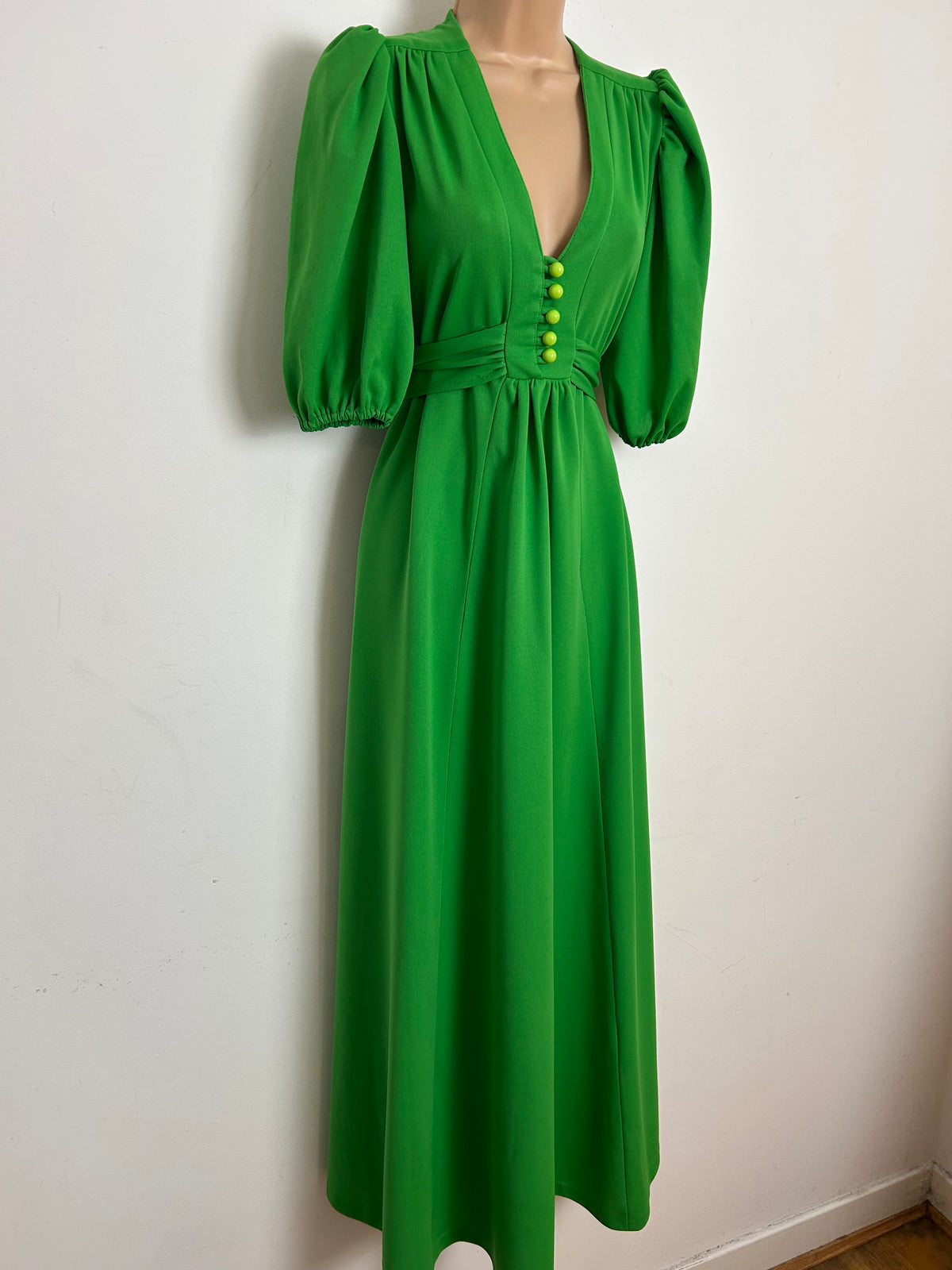 Vintage 1970s Size 12-14 Green Mid Length Sleeve Tie Back Maxi Dress