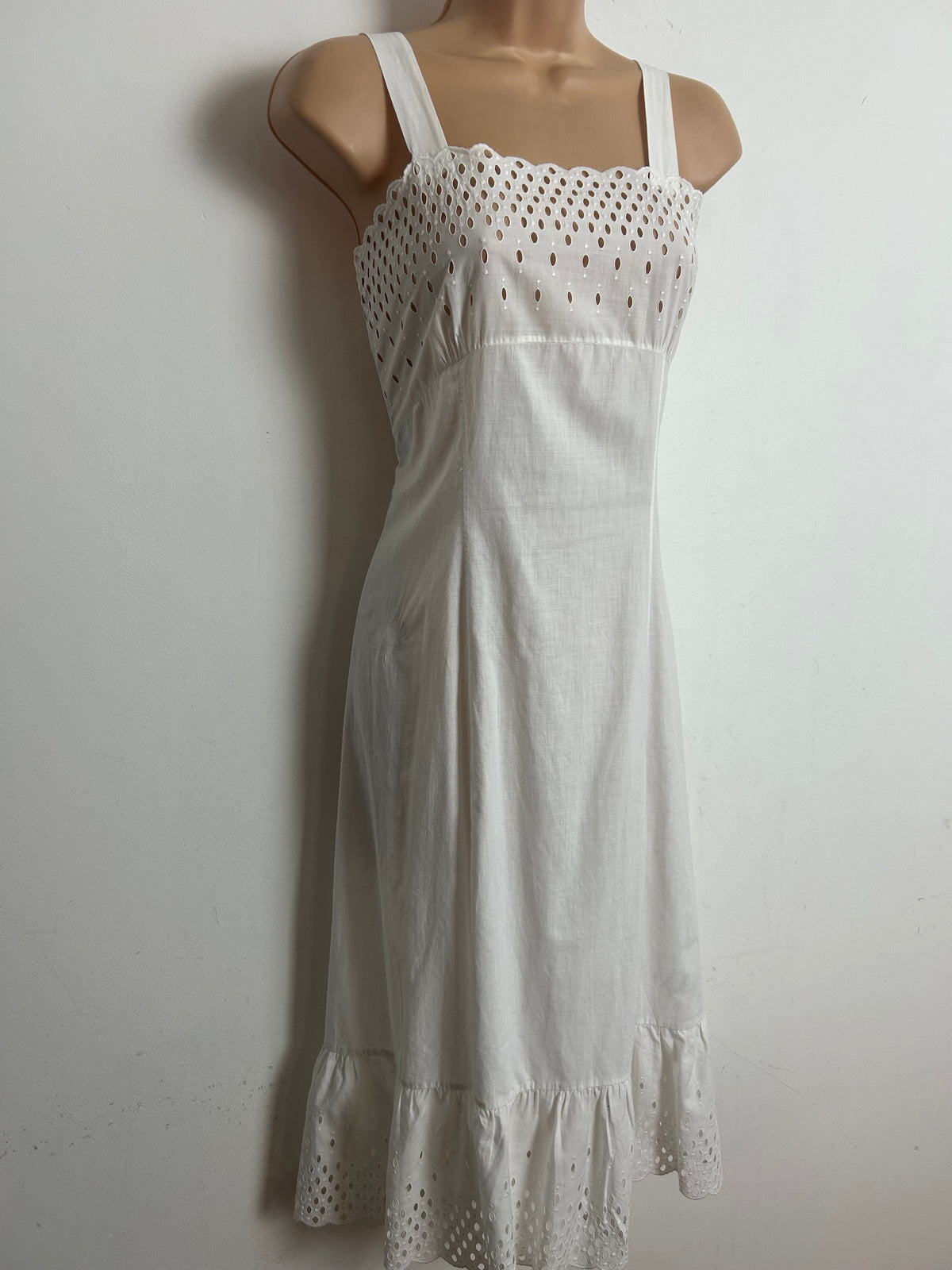 Vintage 1970s Size 10 White Cut Out Detail Cotton Summer Nightdress