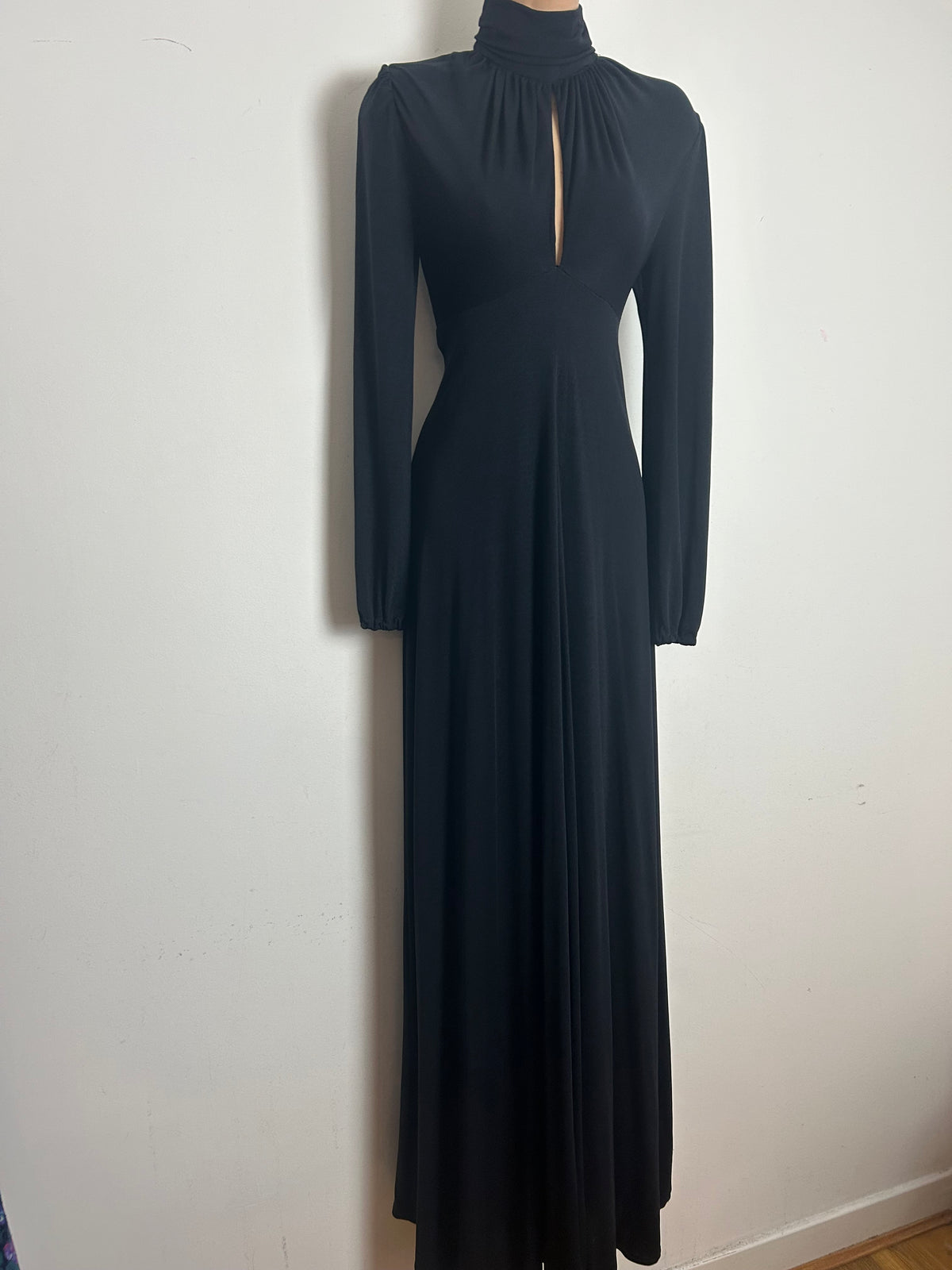 Vintage 1970s ZANIE Size 6-8 Black Long Sleeve Turtle Neck Keyhole Long Sleeve Maxi Dress