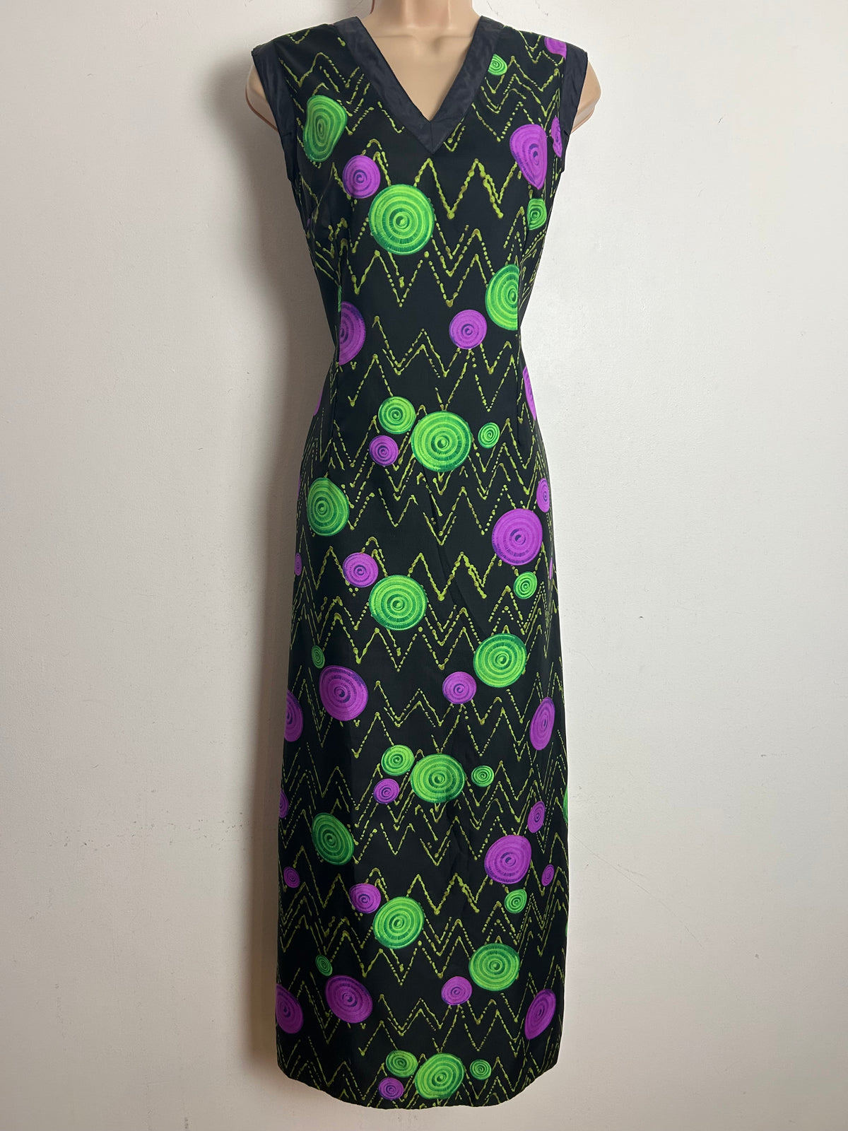 Vintage 1970s Size 14 Black Green & Purple Abstract Circle & Zig Zag Print Sleeveless Maxi Dress