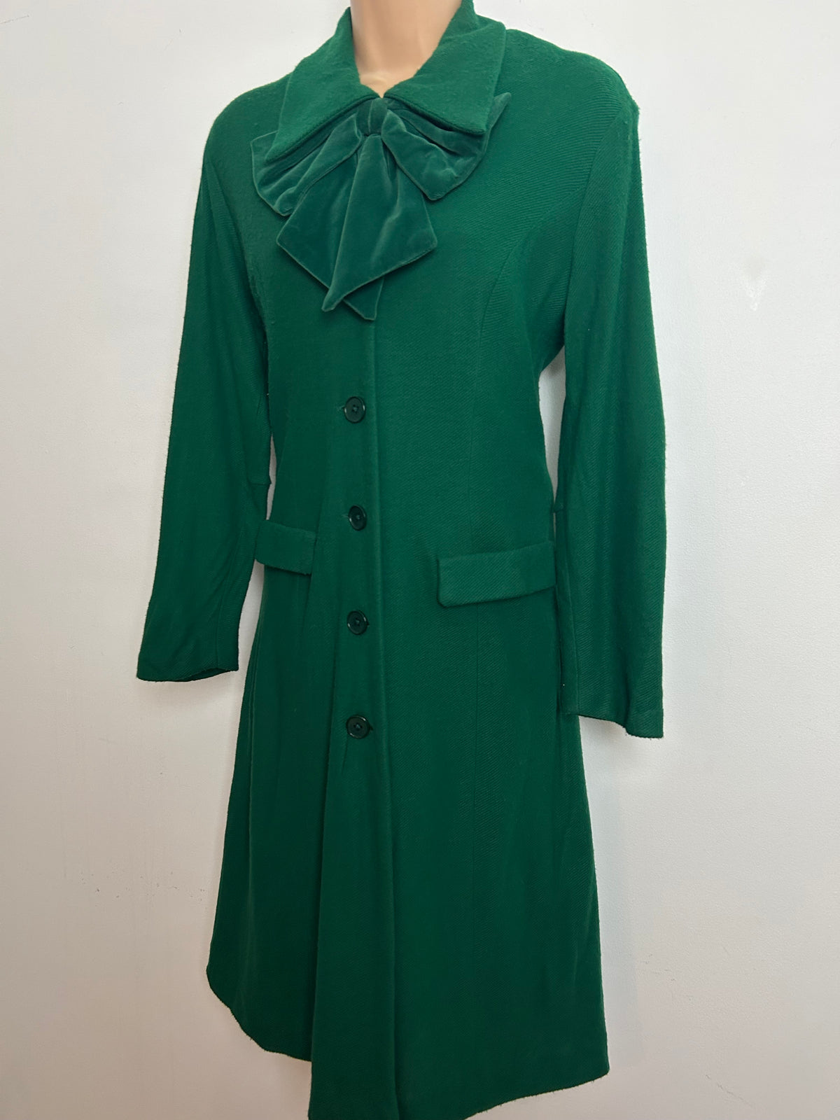 Vintage Early 1960s CARNEGIE OF LONDON Size 12 Bottle Green Velvet Bow Detail 2 Piece Dress & Jacket Suit