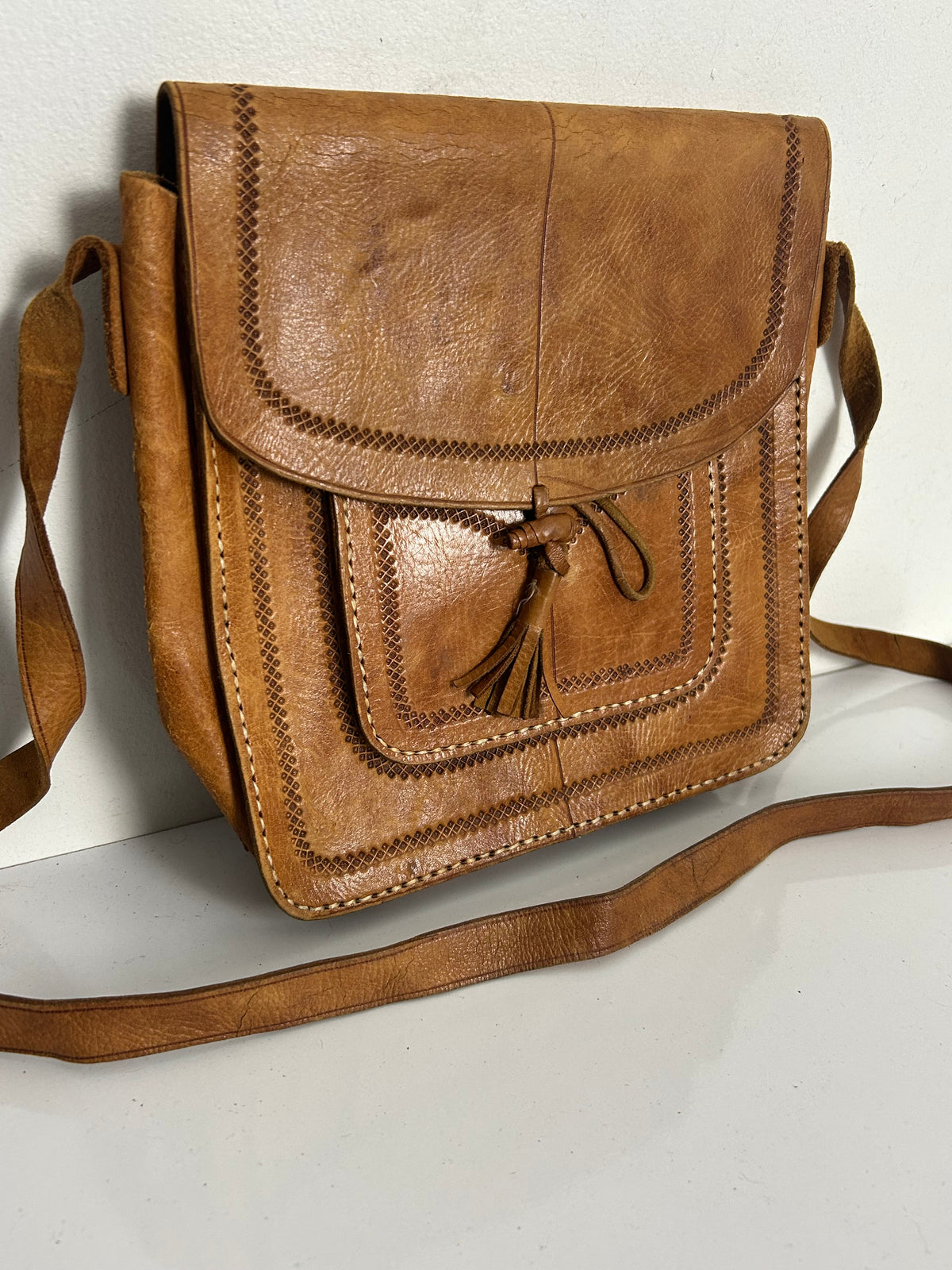 Vintage 1970s Tan Brown Real Leather Tooled Detail Satchel Saddle Handbag