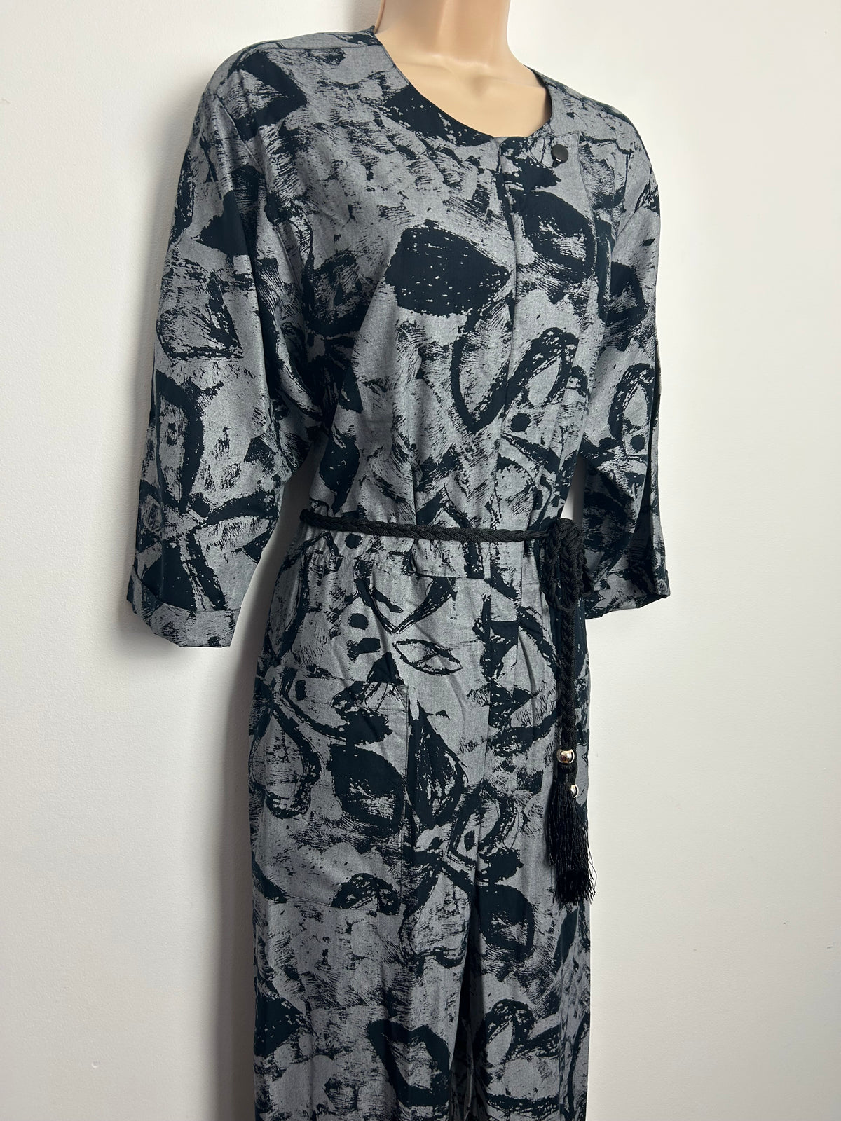 Vintage 1980s Size 10-12 Silvery Grey & Black Abstract Print 3/4 Sleeve Tapered Leg Jumpsuit