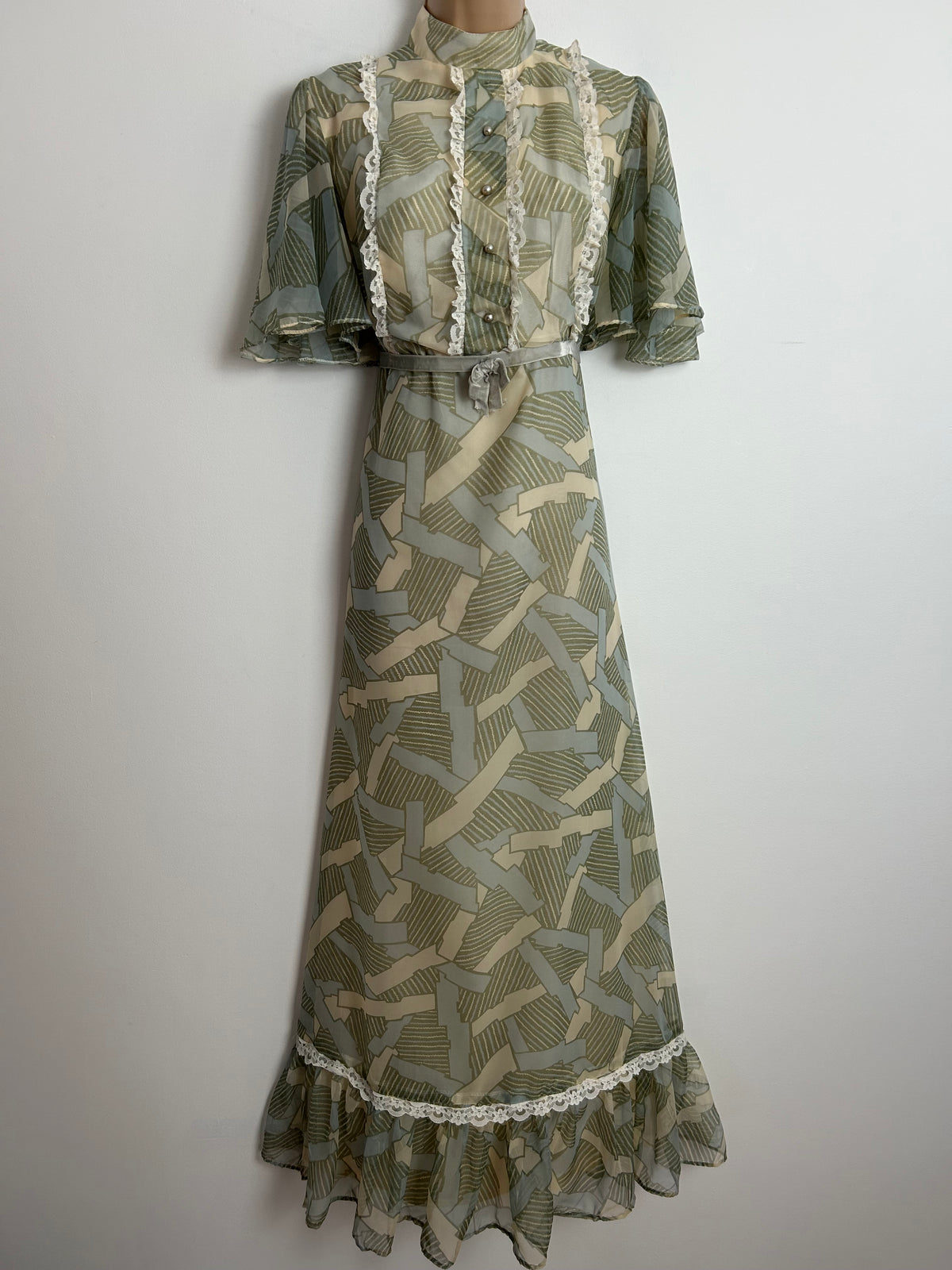 Vintage 1970s Size 8-10 Pretty Sage Green Abstract Print Lace Trim Prairie Boho Maxi Dress