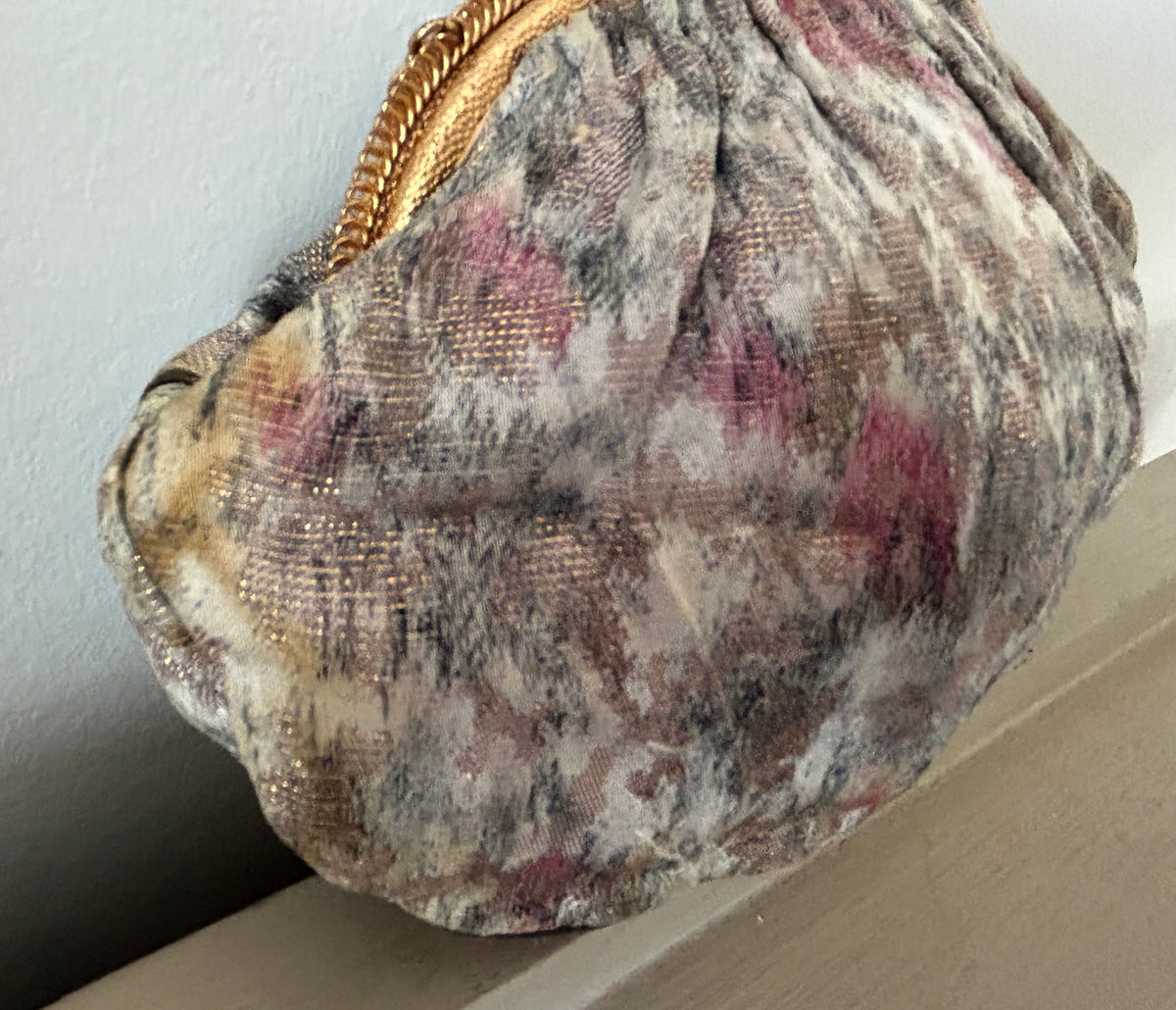 Vintage 1940s Small Cream Pink & Gold Jacquard Gold Tone Mini Purse Bag