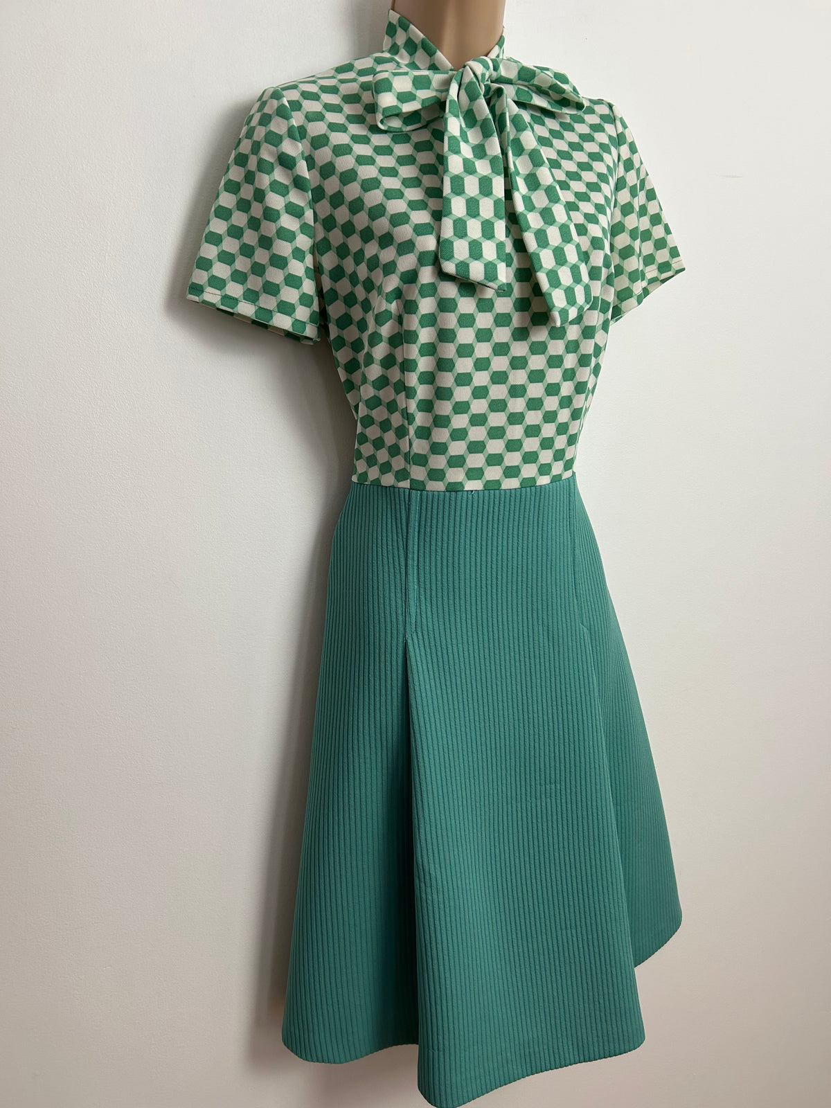 Vintage 1960s UK Size 10 Mint Green & White Geo Print Pussy Bow Mod Dress & Matching Jacket