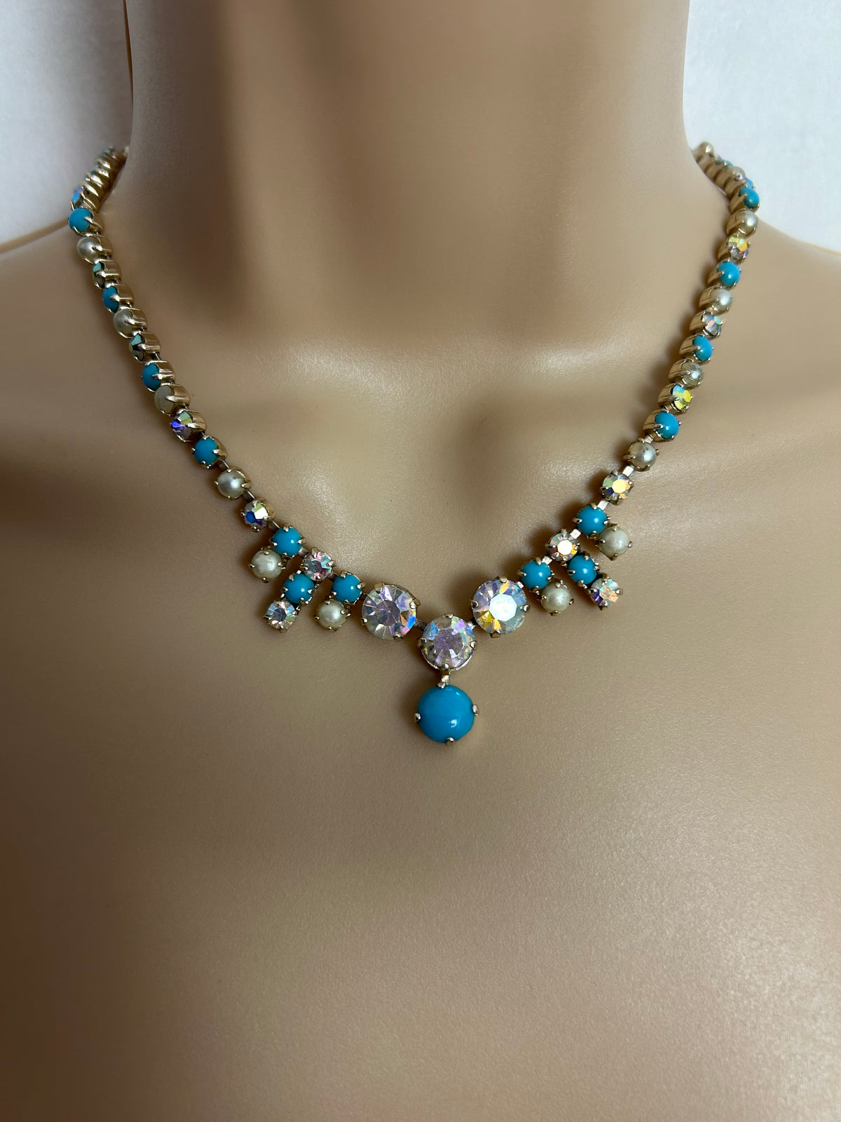 Vintage 1960s Blue Turquoise & Iridescent Aurora Borealis Glass Stone Flower Necklace