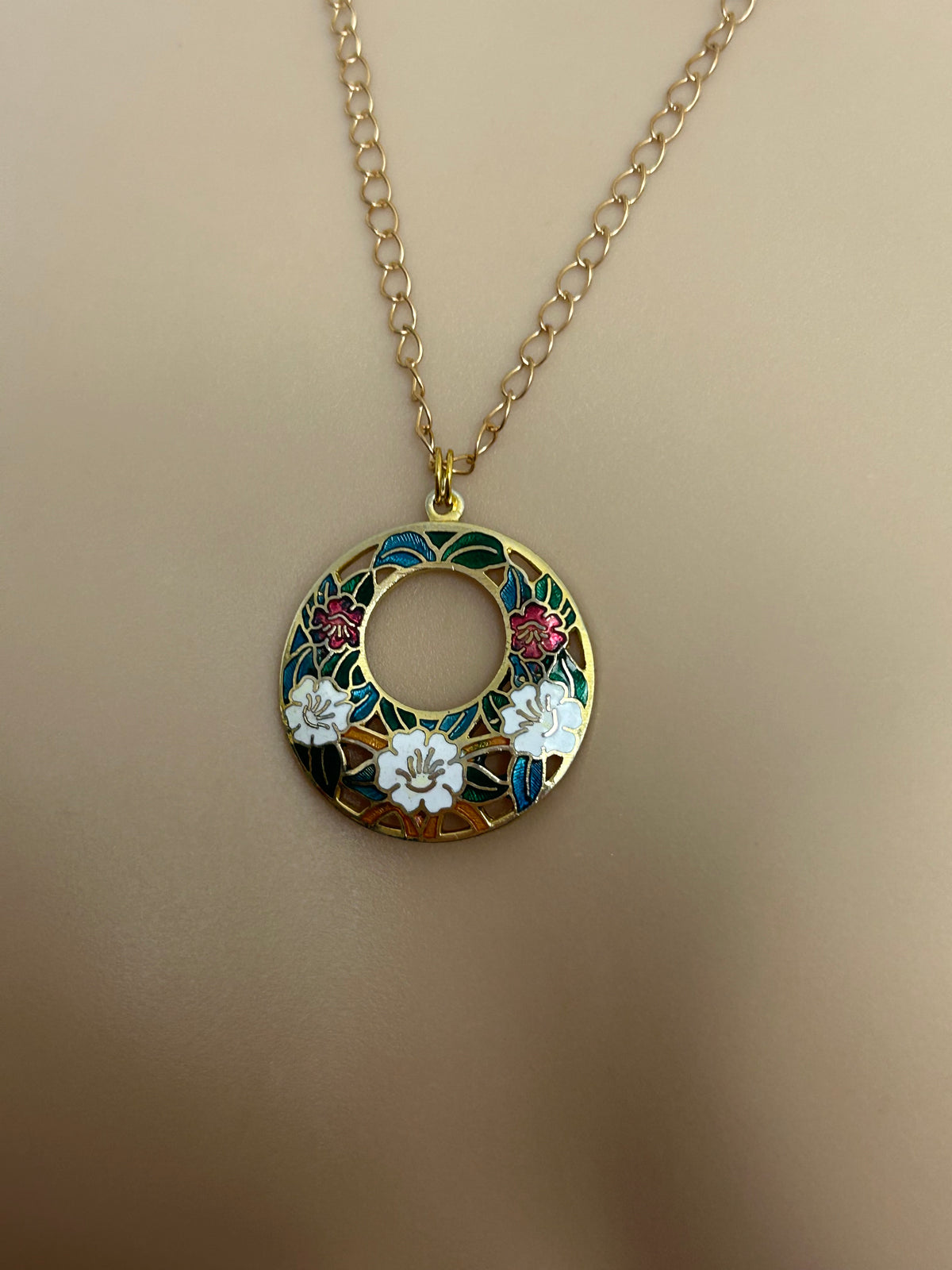 Vintage Gold Tone & Cloisonne Enamel White Red & White Floral Pendant With Necklace