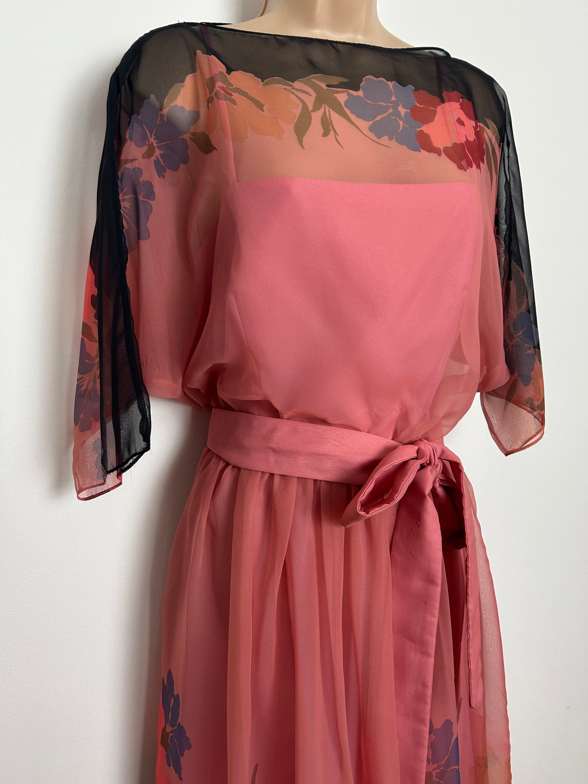 Vintage Early 1980s Size 8-10 Salmon Pink Black Dark Red & Blue Floral Belted Midi Dress
