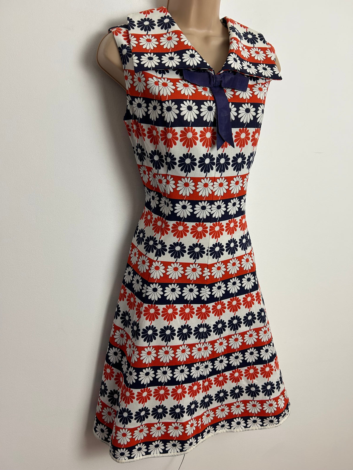 Vintage 1960s ST MICHAEL Size 10-12 White Red & Blue Stripe & Daisy Print Wide Collared Bow Detail Mod Dress