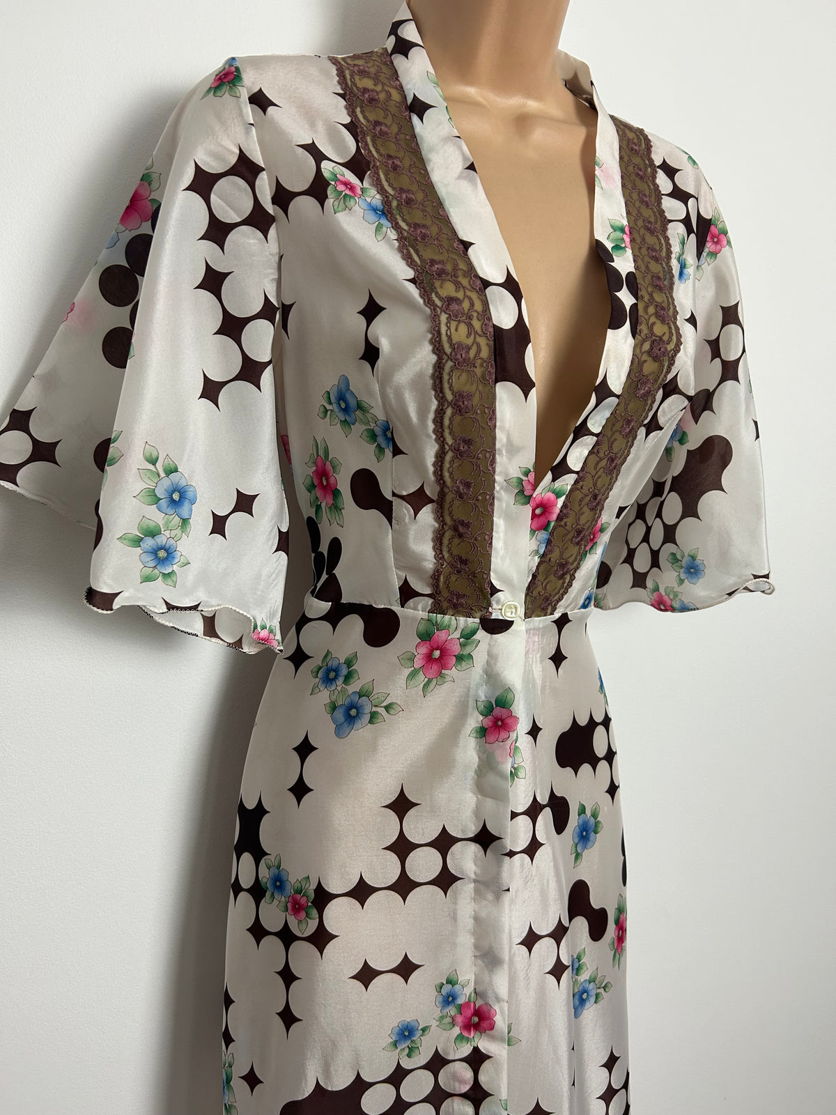 Vintage 1970s Size 12 Ivory White & Brown Floral & Abstract Spot Print Lace Trim House Coat Hostess Gown Cover Up