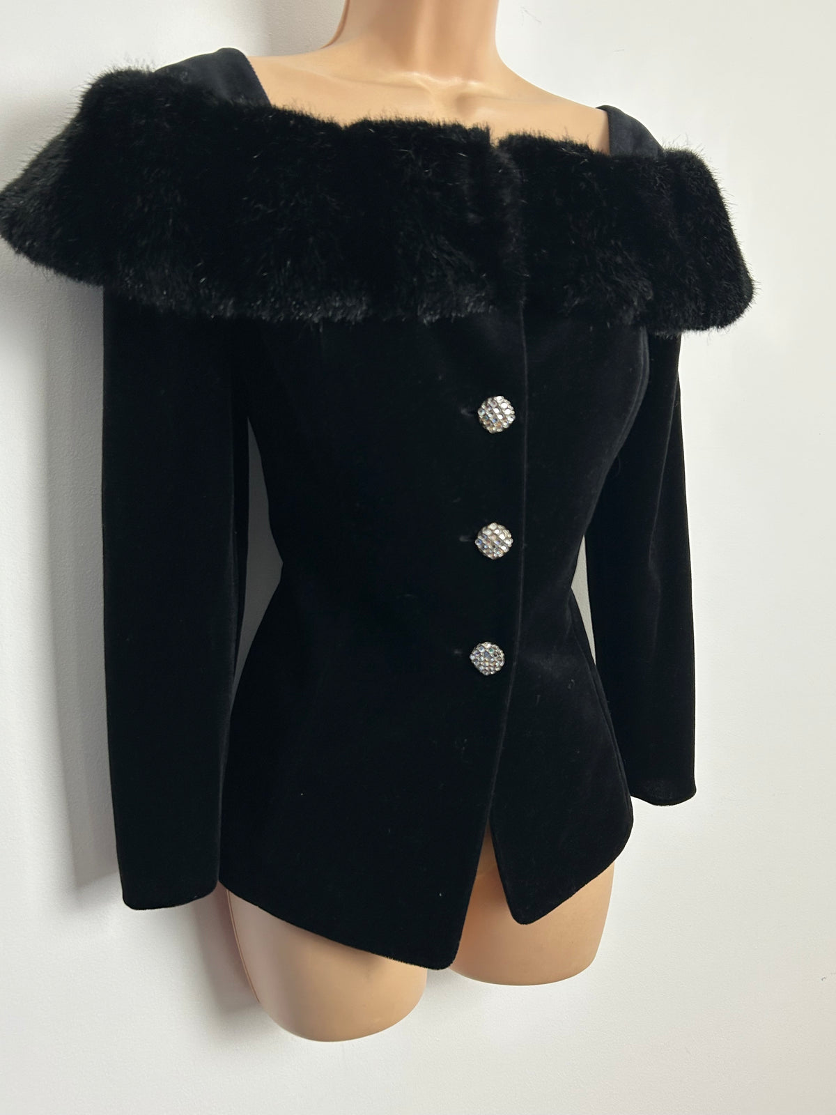 Vintage 1980s VERA MONT FRANCE Size 10 Black Velvet & Faux Fur Jacket