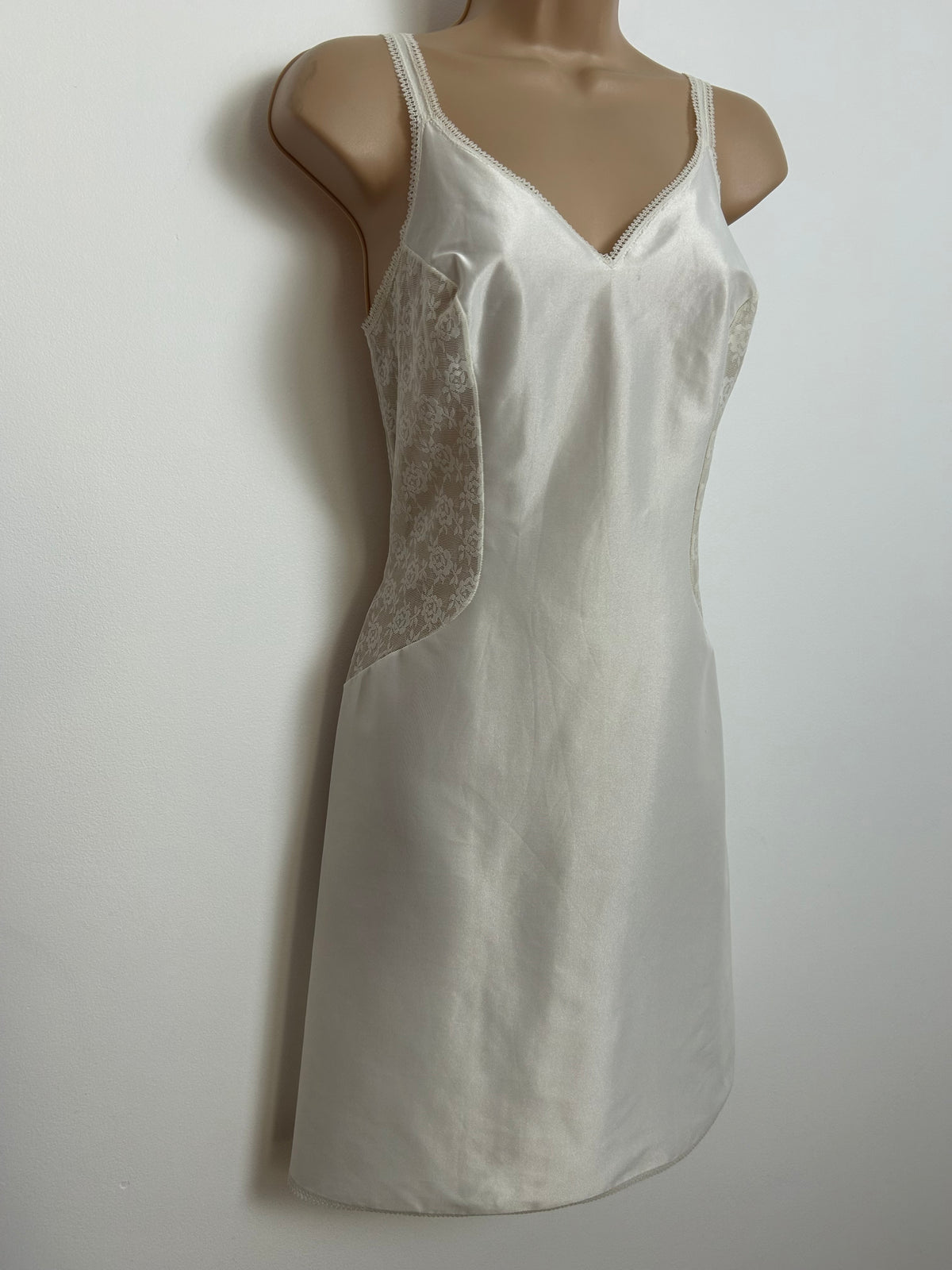 Vintage 1960s HANRO OF SWITZERLAND Size 8 White Nylon Lace Panels Slip