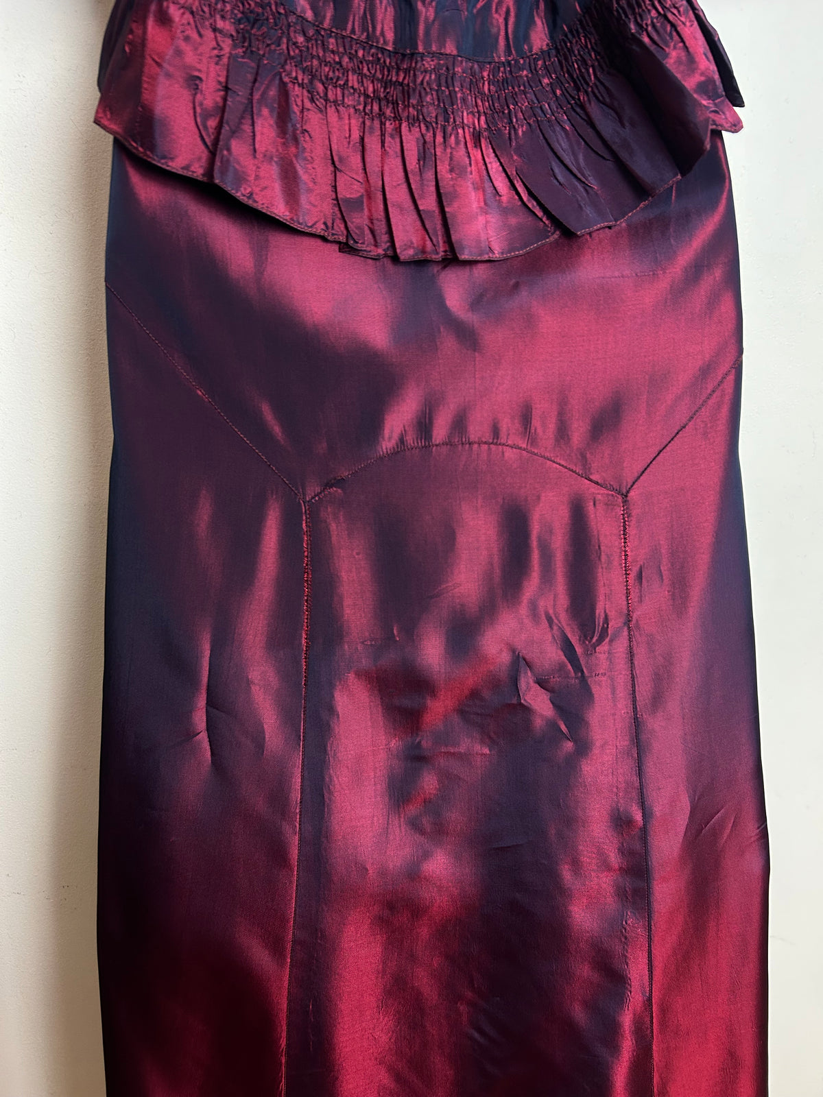 Vintage Original 1930s Size 8-10 Iridescent Plum Purple Satin Shirred Ruffle Detail Evening Dress