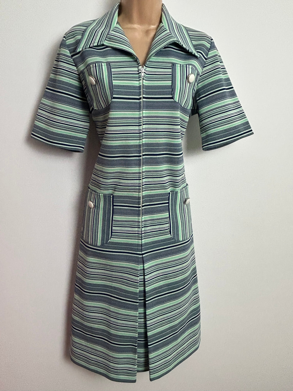 Vintage 1970s MISS JEANNIE Size 14 Navy Blue Green & White Stripe Print Pocket Detail Zip Front Shift Mod Dress
