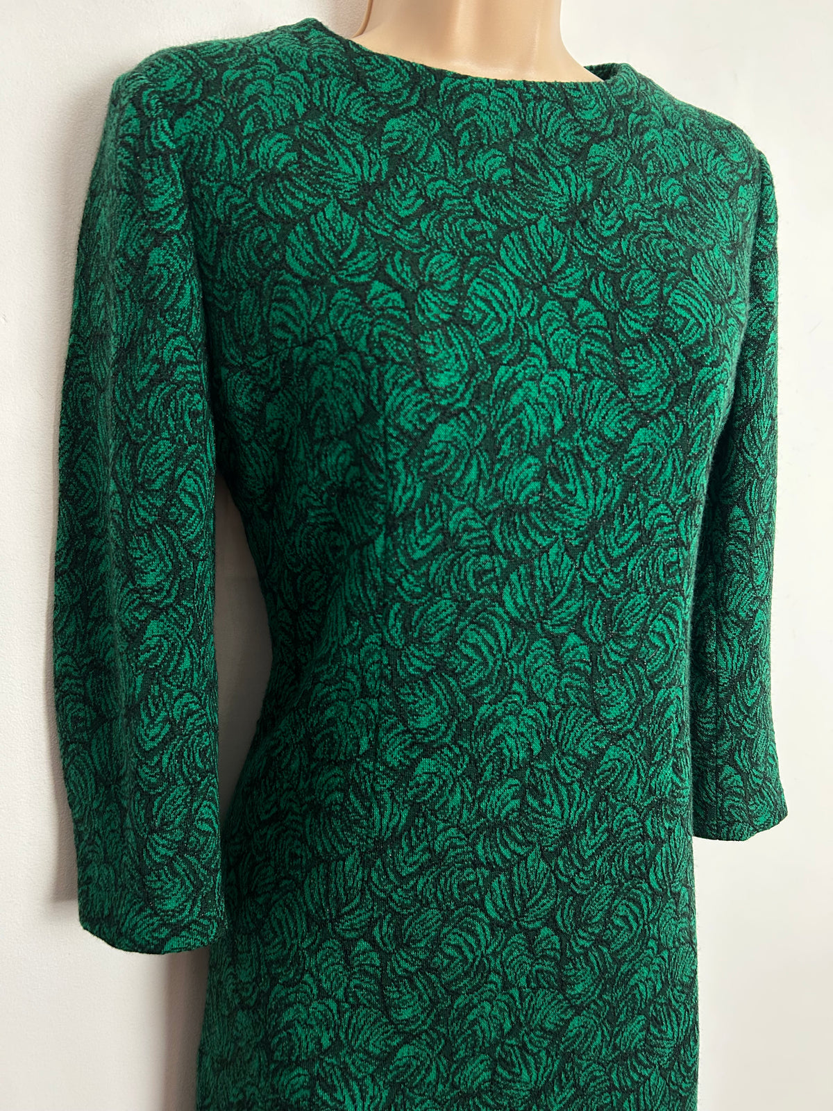 Vintage 1960s UK Size 8-10 Green & Black Leaf Pattern Long Sleeve Jersey Shift Dress