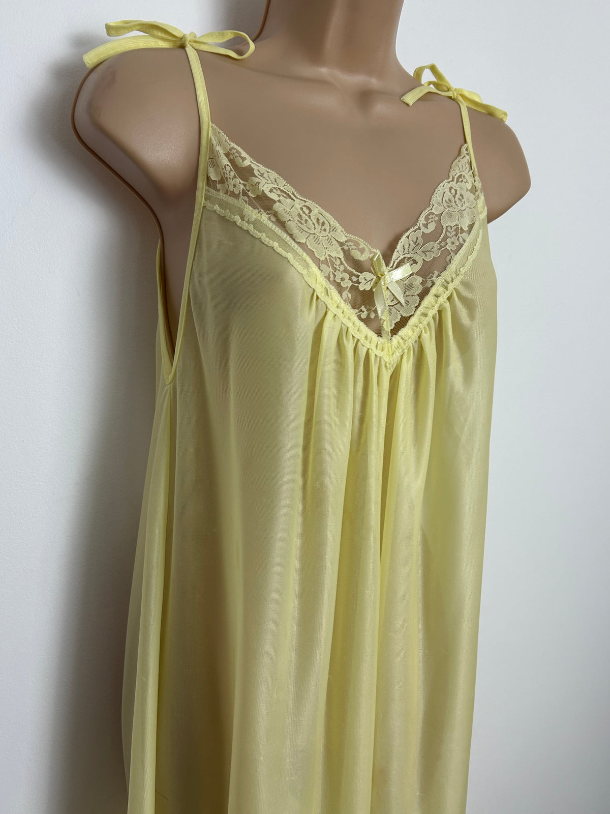 Vintage 1970s Size 8-10 Lemon Nylon Lace Trim Tie Shoulder Nightdress (Reduced Due To Issues)