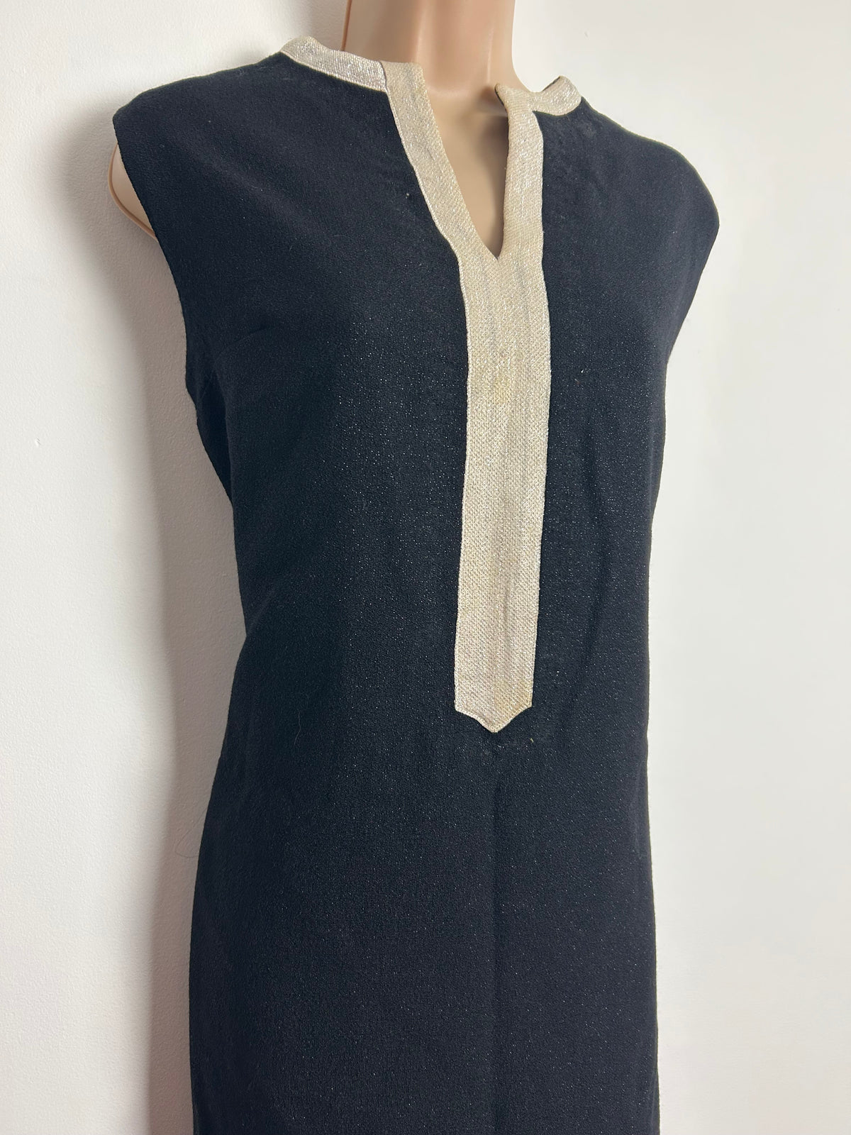 Vintage 1960s UK Size 12-14 Black Notch Neck Sleeveless Glittery Mod Shift Dress