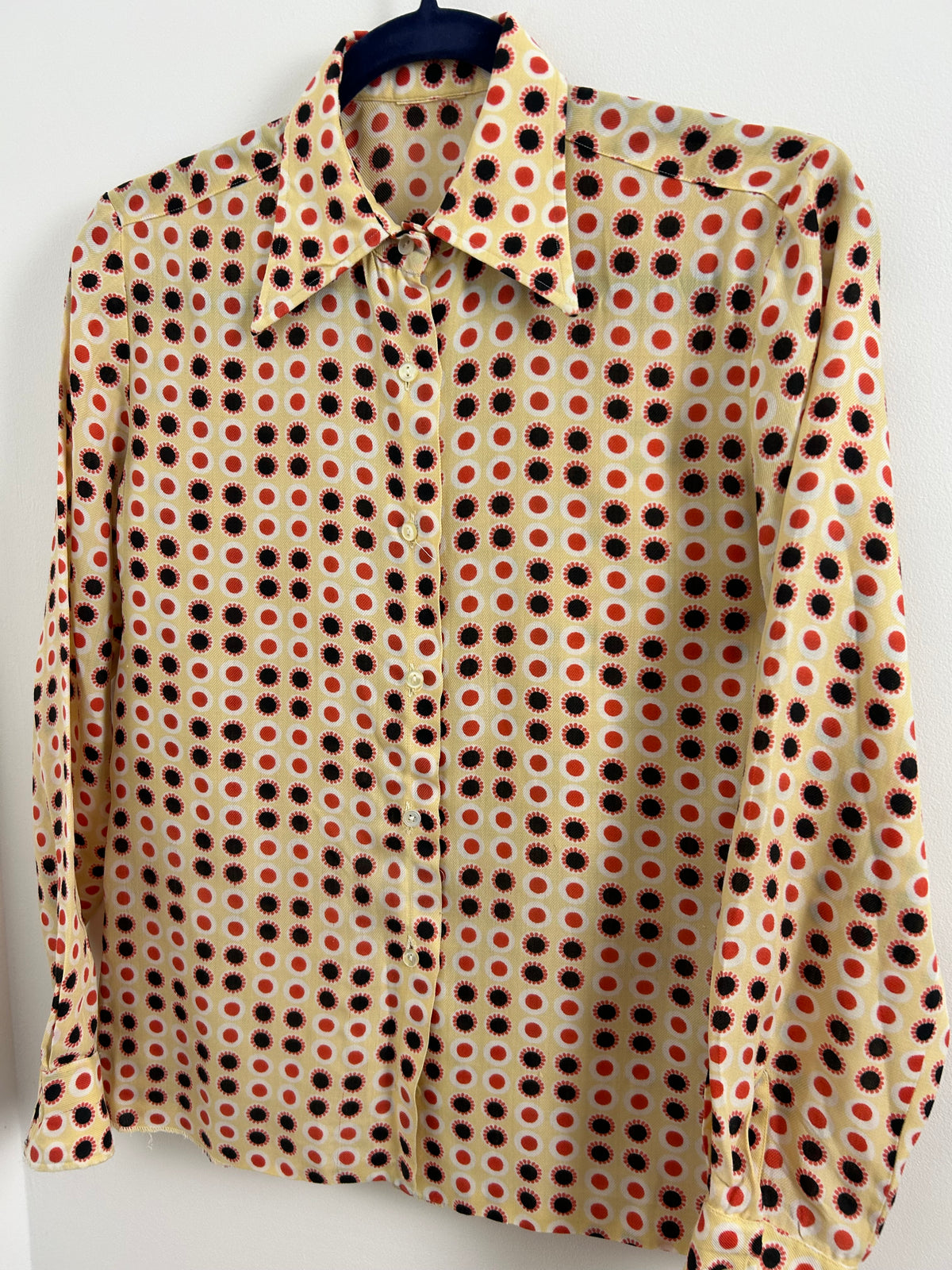 Vintage 1970s Size 12 Beige Red & Black Abstract Circle Print Long Sleeve Collared Shirt