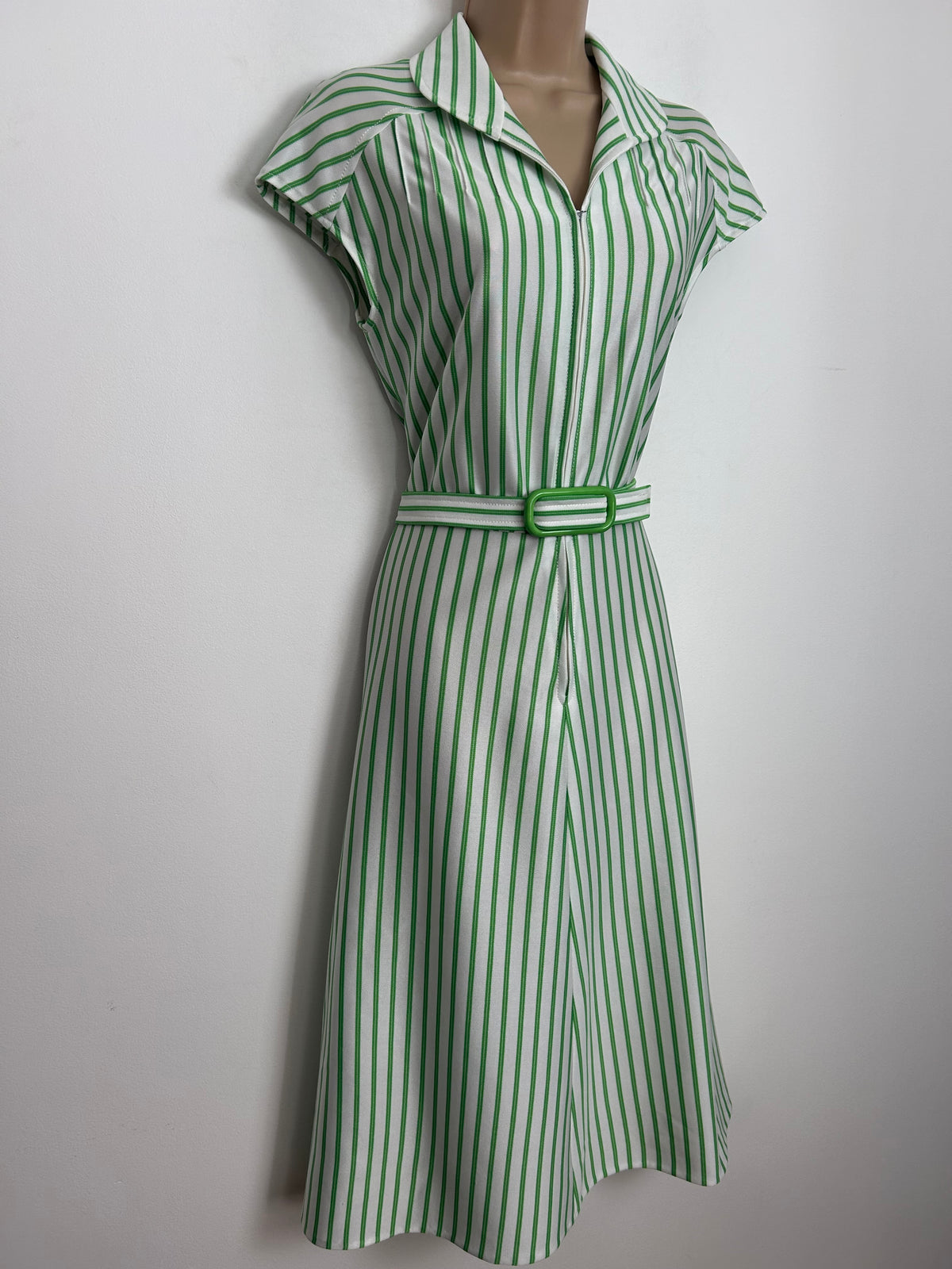 Vintage 1970s Size 10 Green & White Stripe Print Cap Sleeve Belted Fit & Flare Day Dress