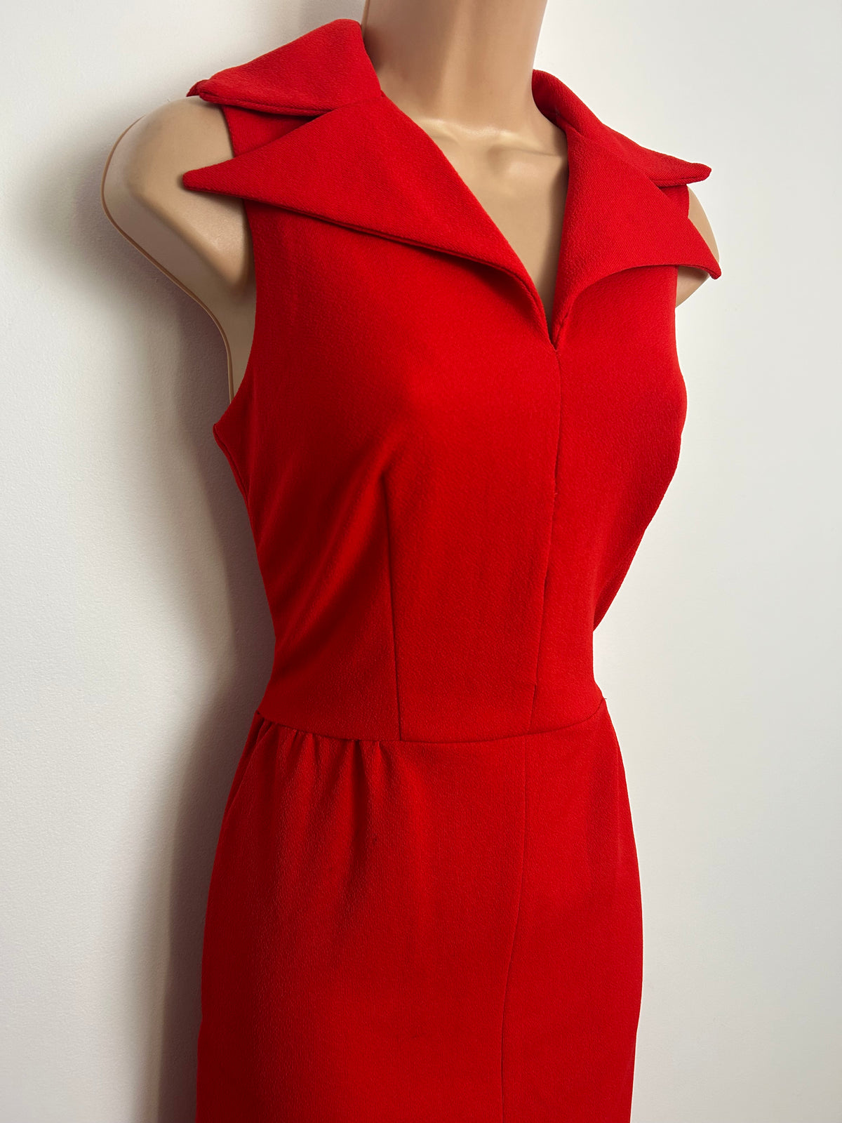 Vintage 1970s Size 8 Red Double Lapel Dagger Collar Sleeveless Maxi Dress
