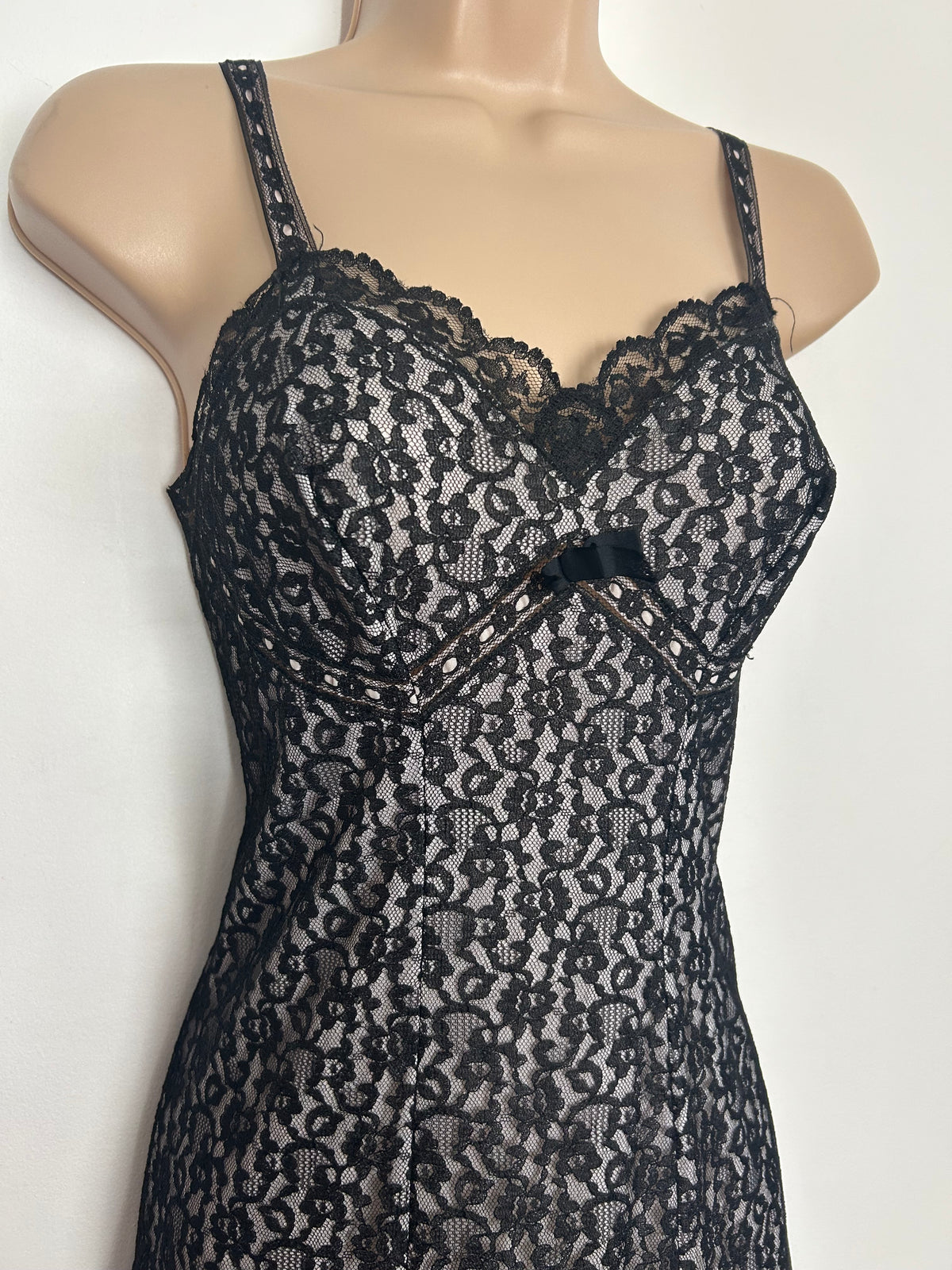 Vintage 1970s POMPADOUR Size 8-10 Black Lace Sexy Strappy Negligee Slip
