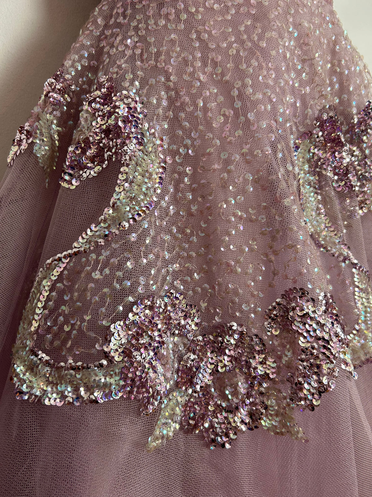 Vintage Early 1950s (Possibly 1940s) UK Size 6 Pale Mauve Tulle Net Sequin Strapless Princess Ballgown